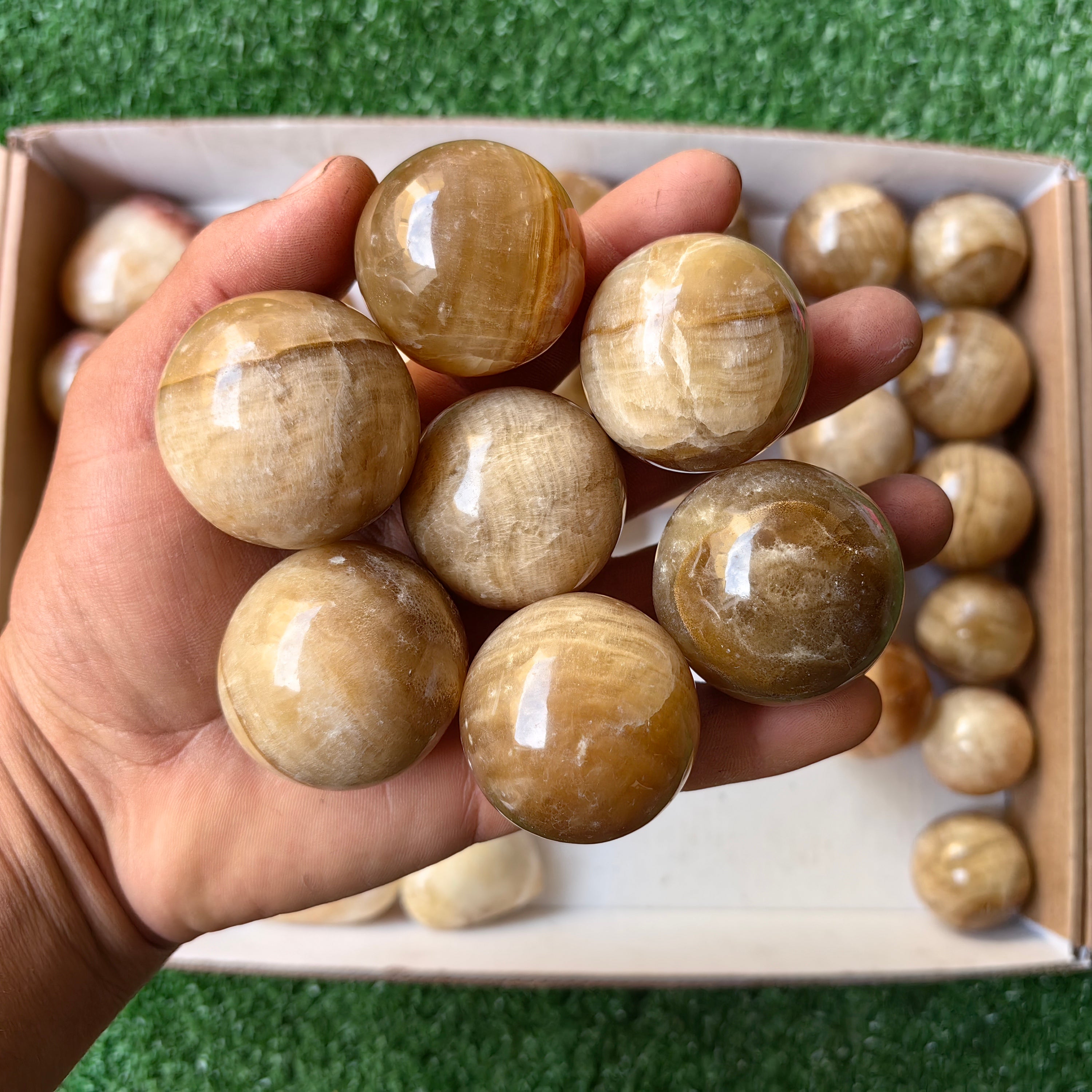 lot 39 pcs Caramel Onix Sphere and Heart