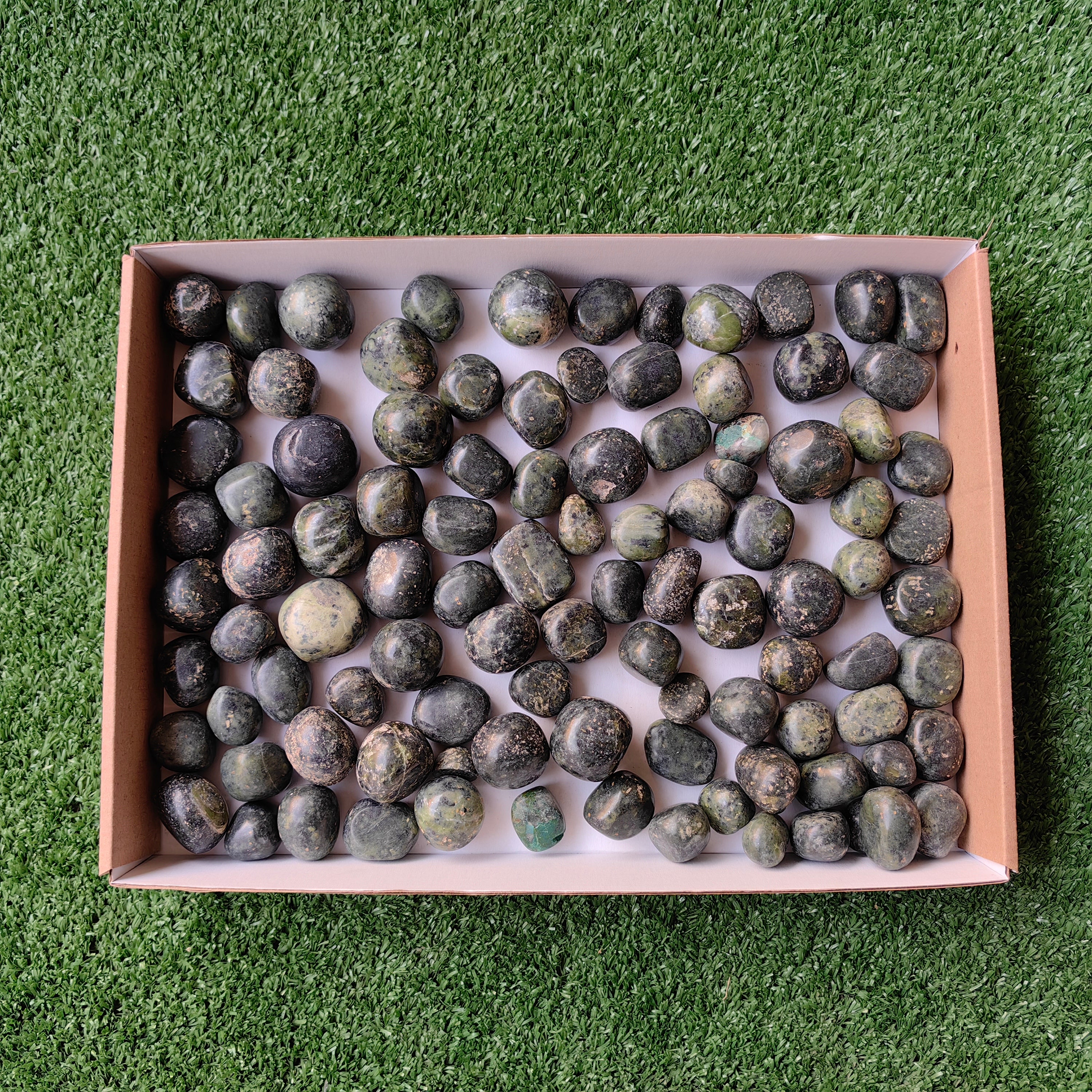 lot 2 kg Nefrite tumbled