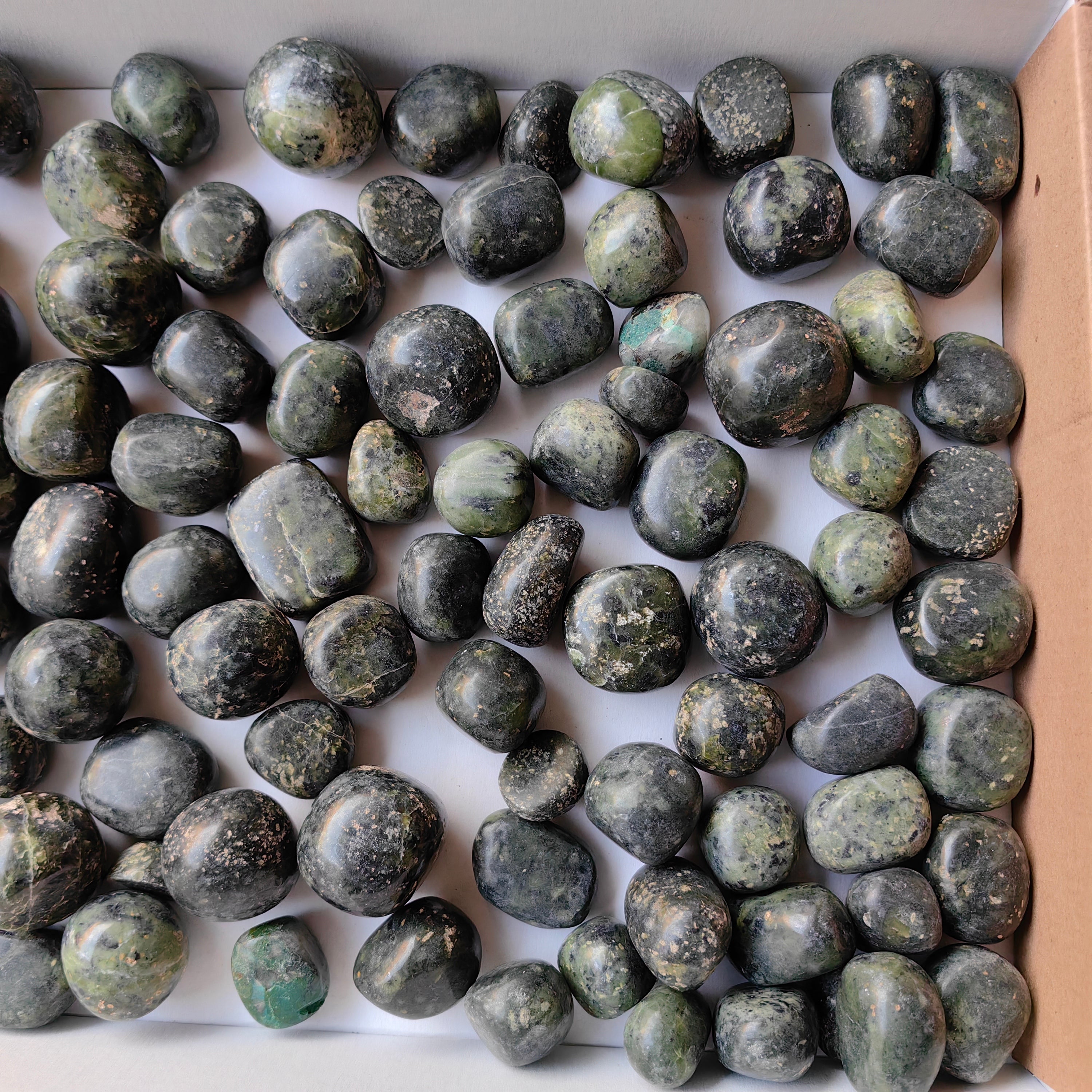 lot 2 kg Nefrite tumbled