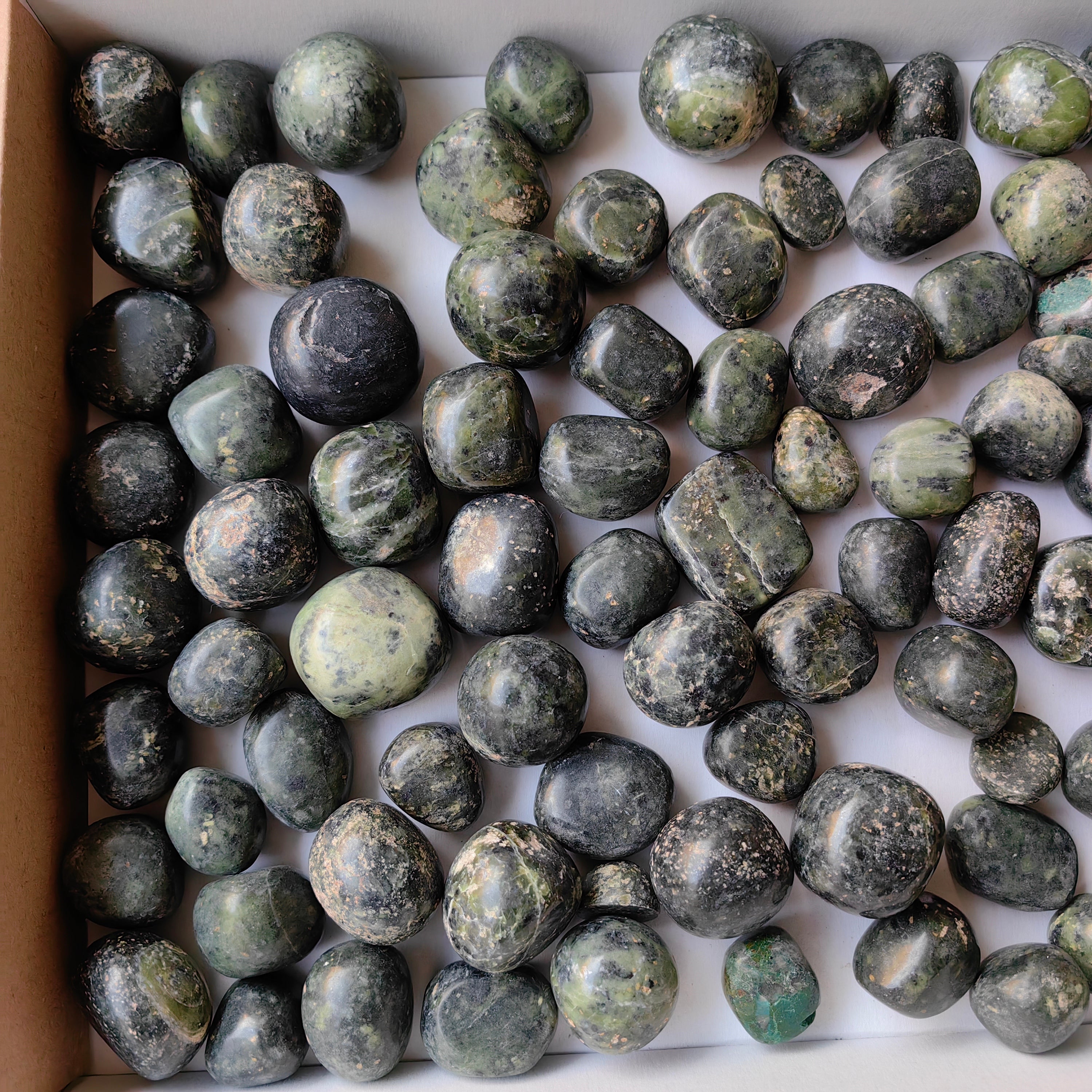 lot 2 kg Nefrite tumbled