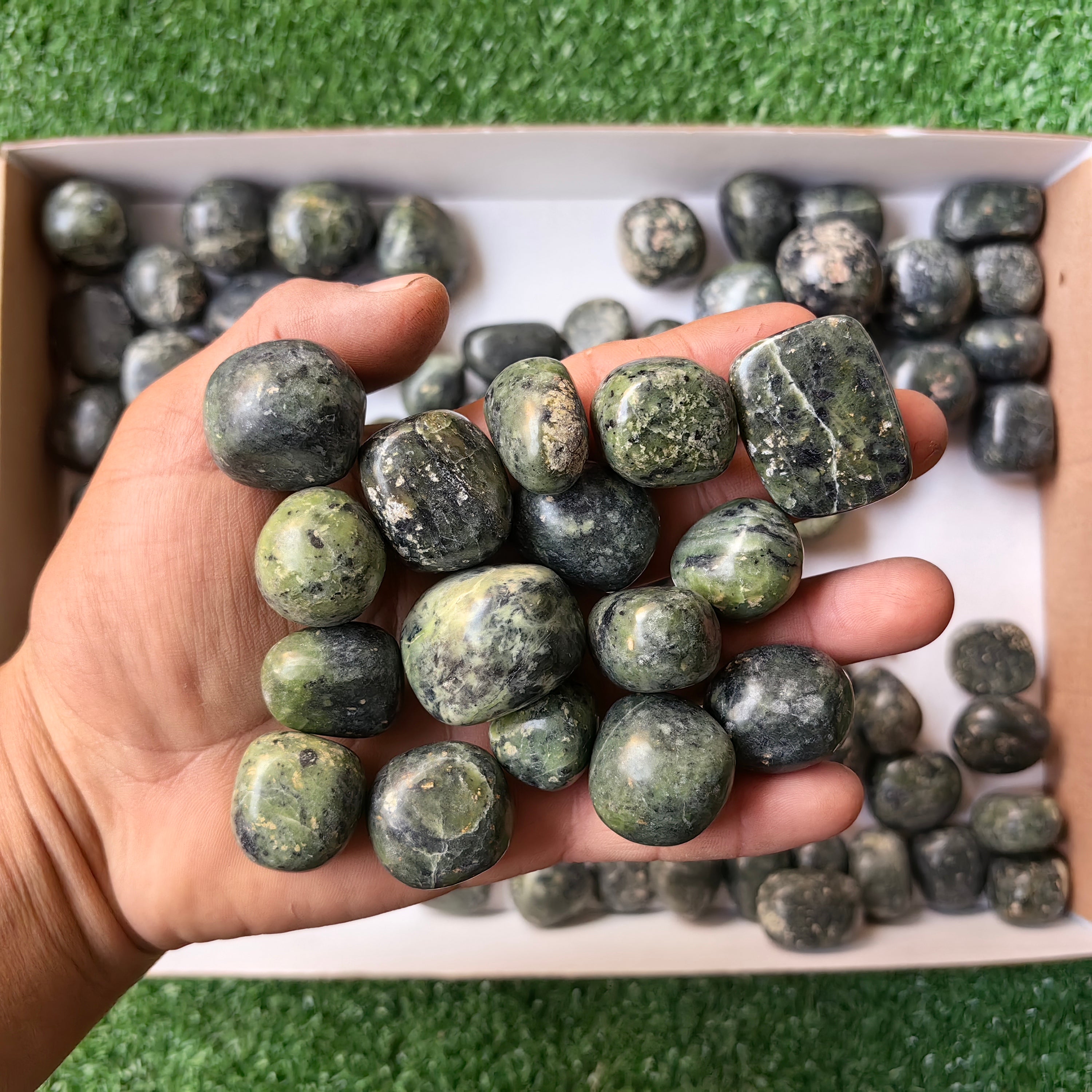 lot 2 kg Nefrite tumbled