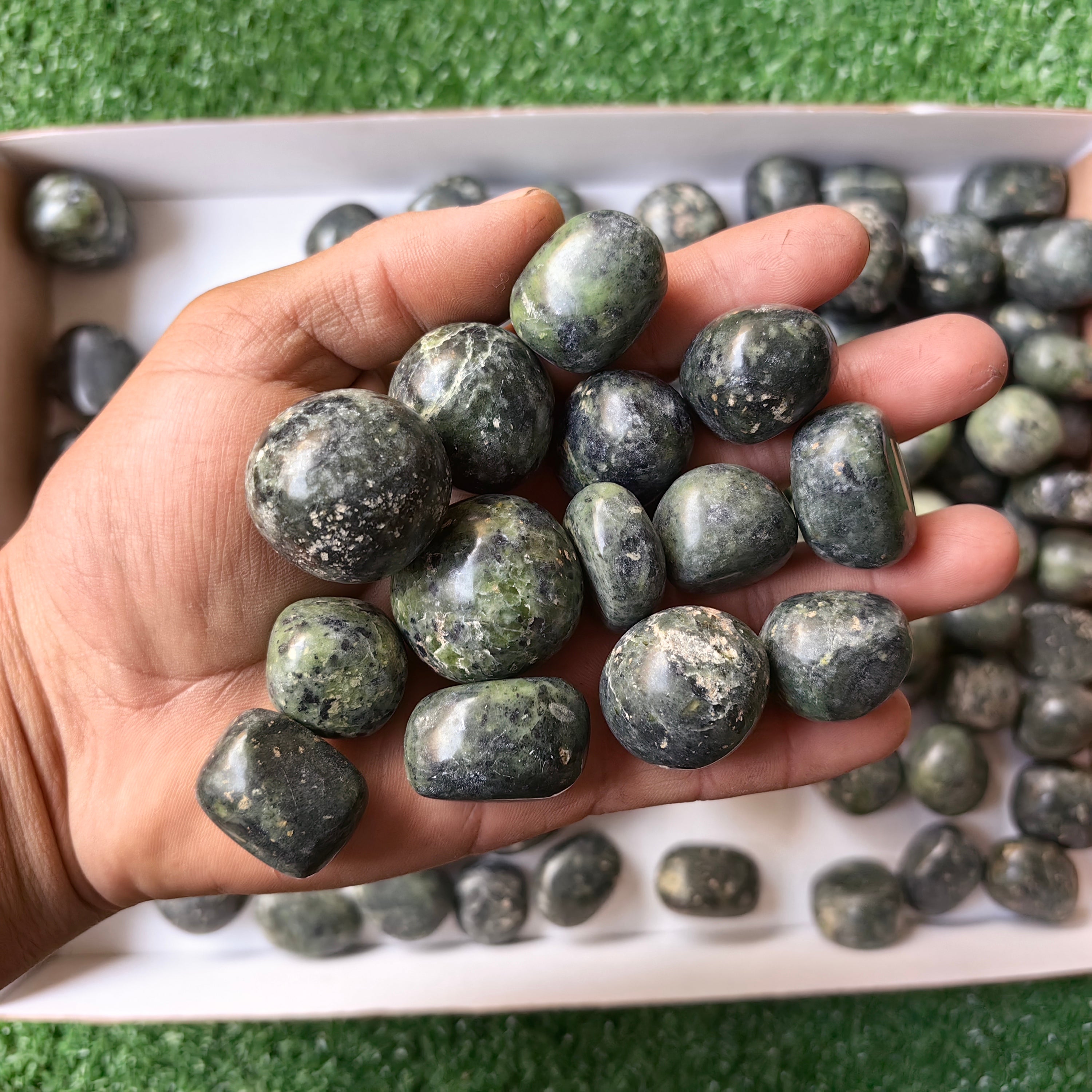 lot 2 kg Nefrite tumbled