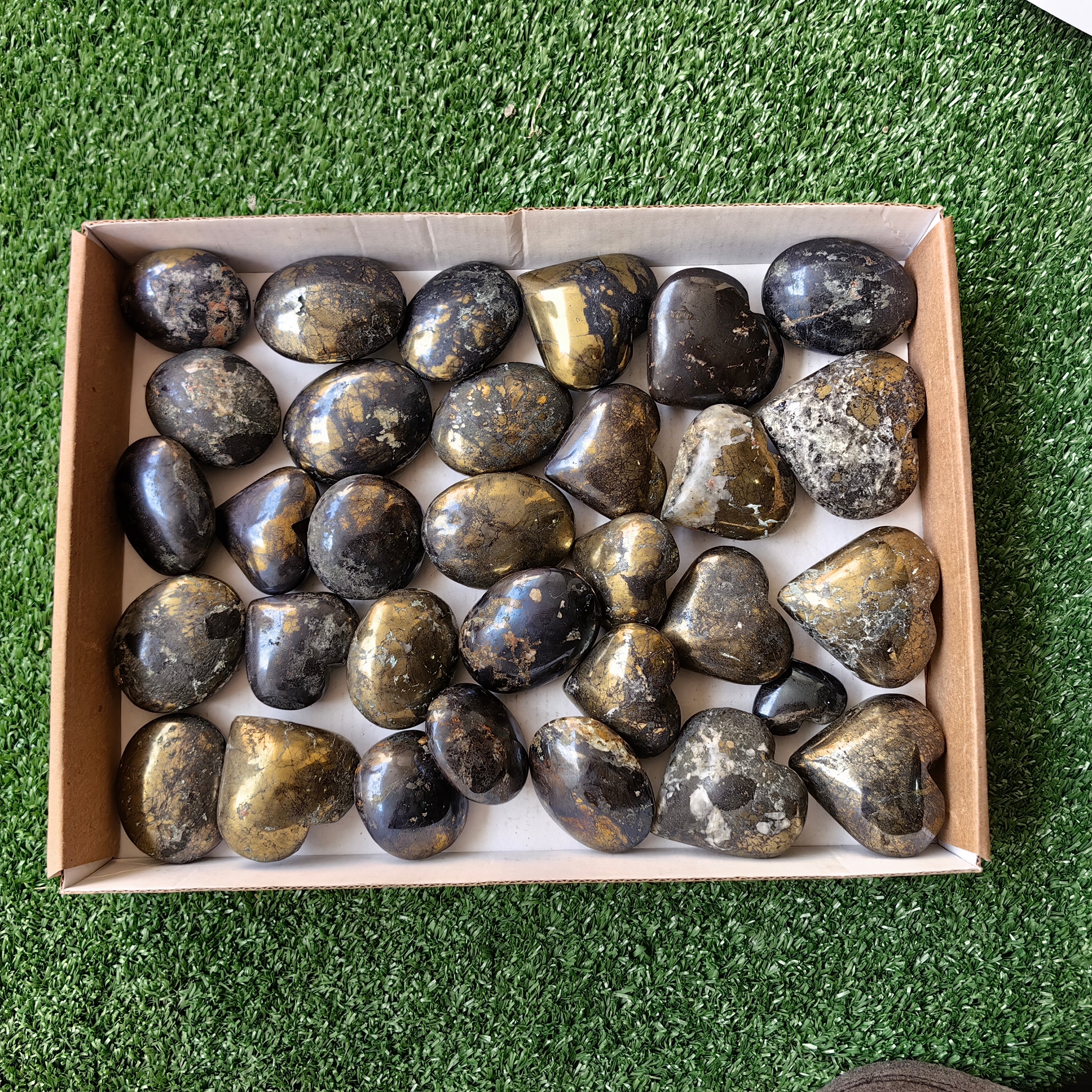 lot 22 pcs Covellite on Chalcopyrite heart and palm