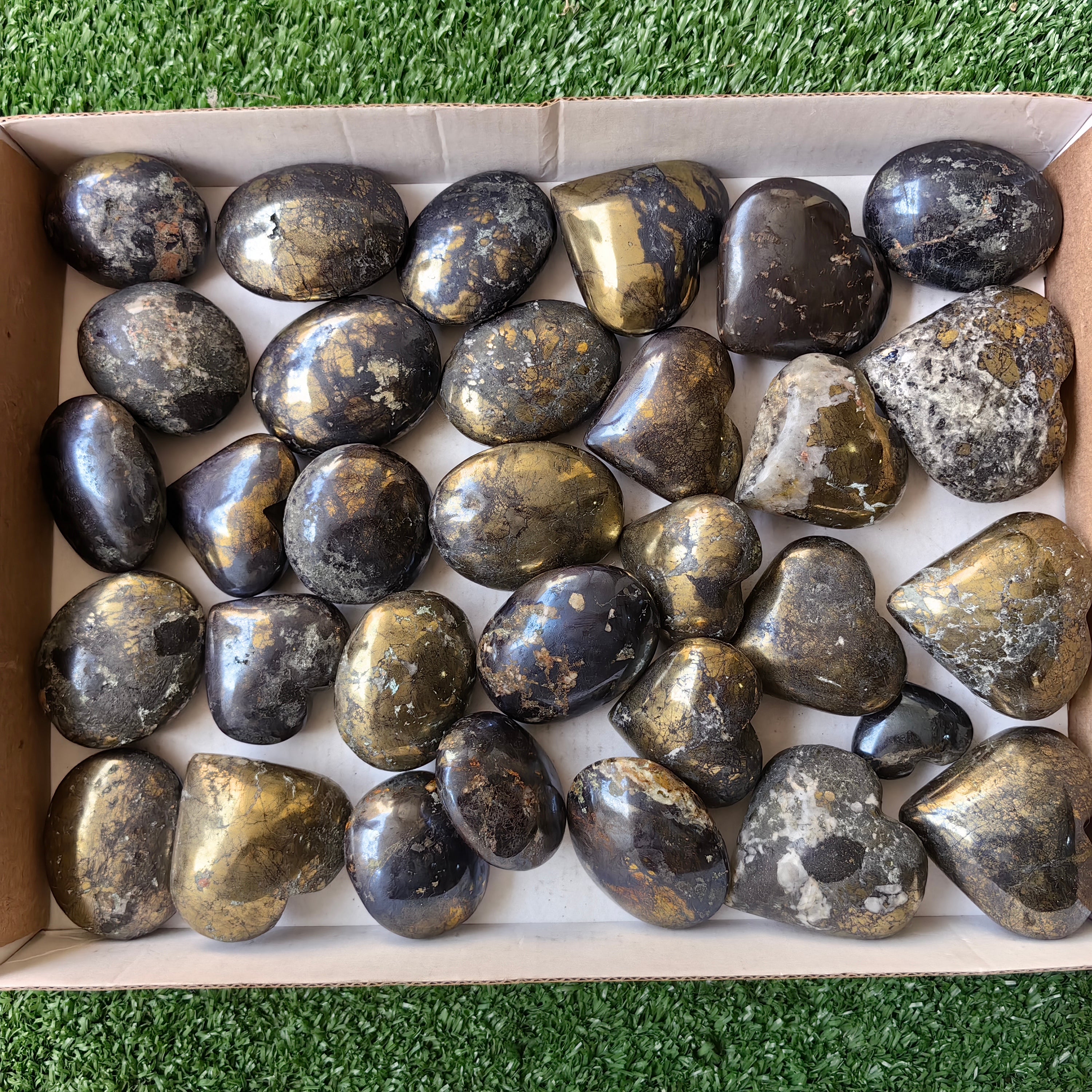 lot 22 pcs Covellite on Chalcopyrite heart and palm