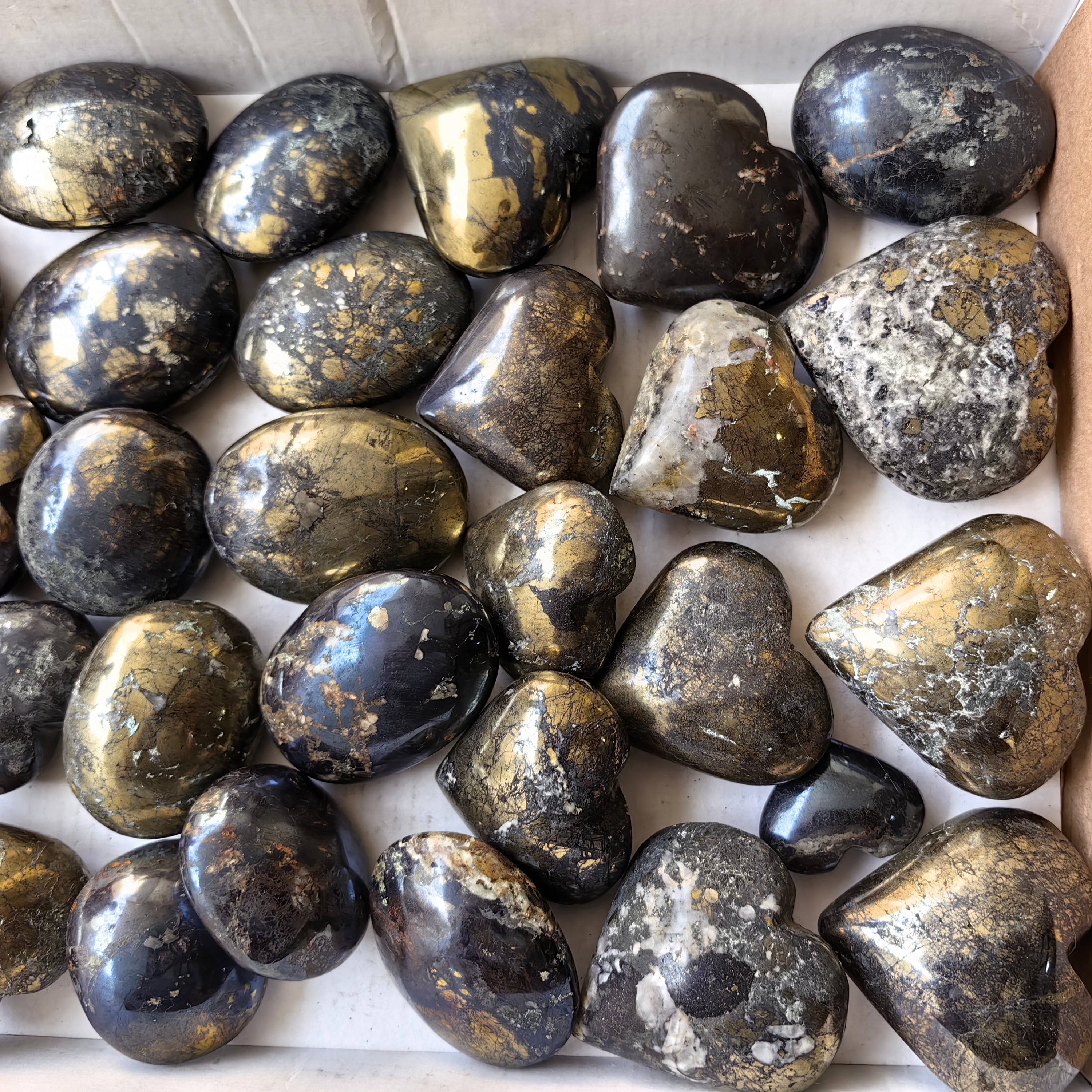 lot 22 pcs Covellite on Chalcopyrite heart and palm