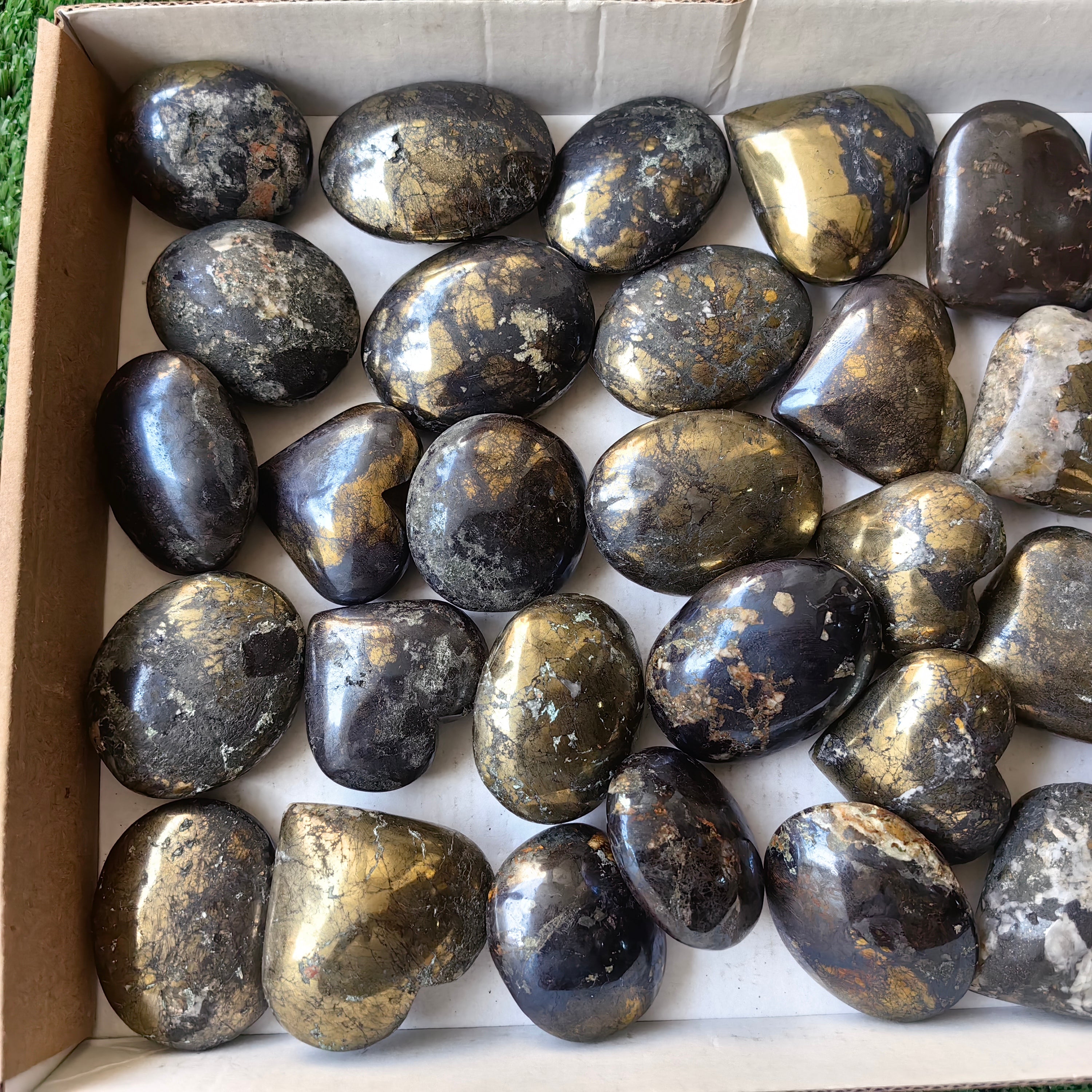 lot 22 pcs Covellite on Chalcopyrite heart and palm