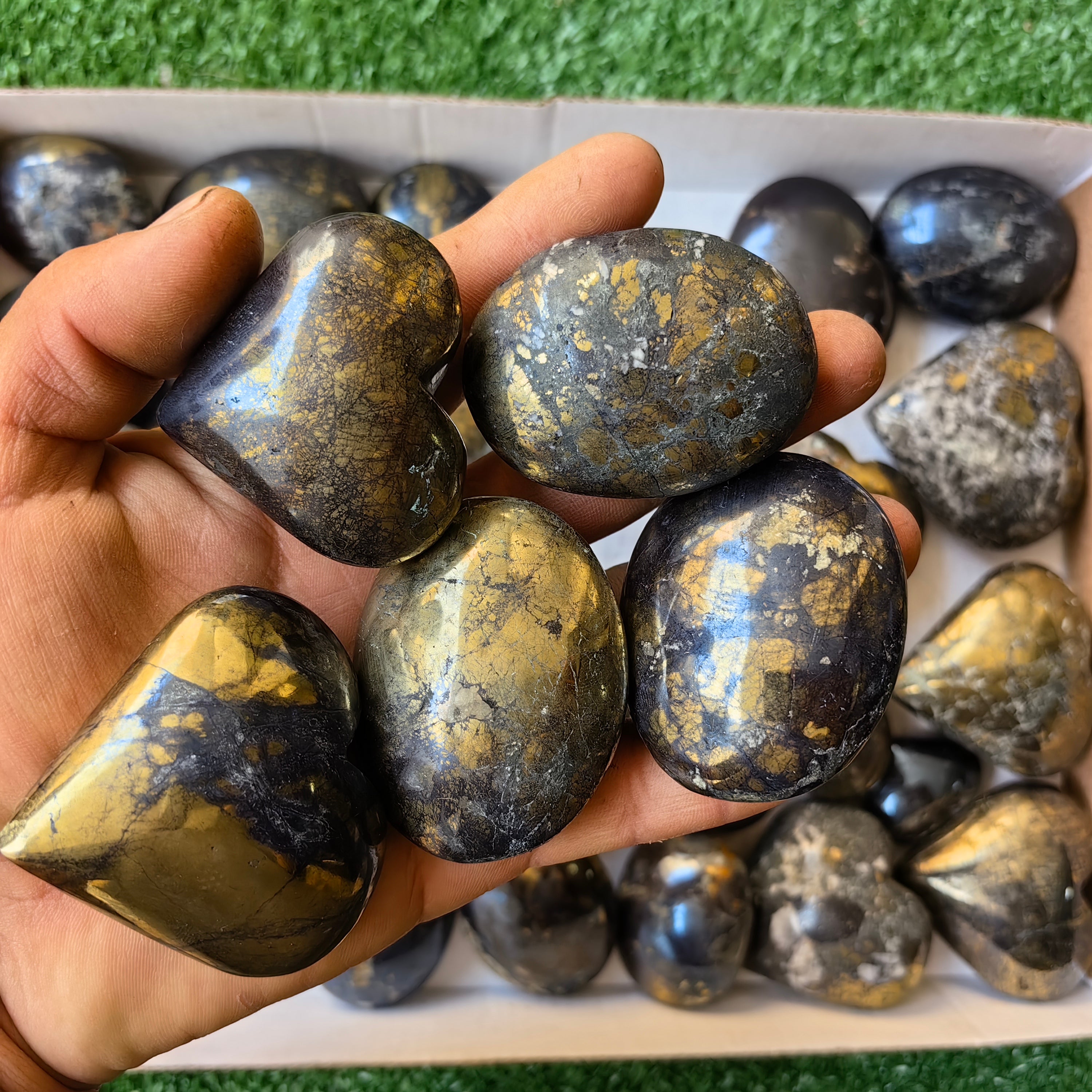 lot 22 pcs Covellite on Chalcopyrite heart and palm