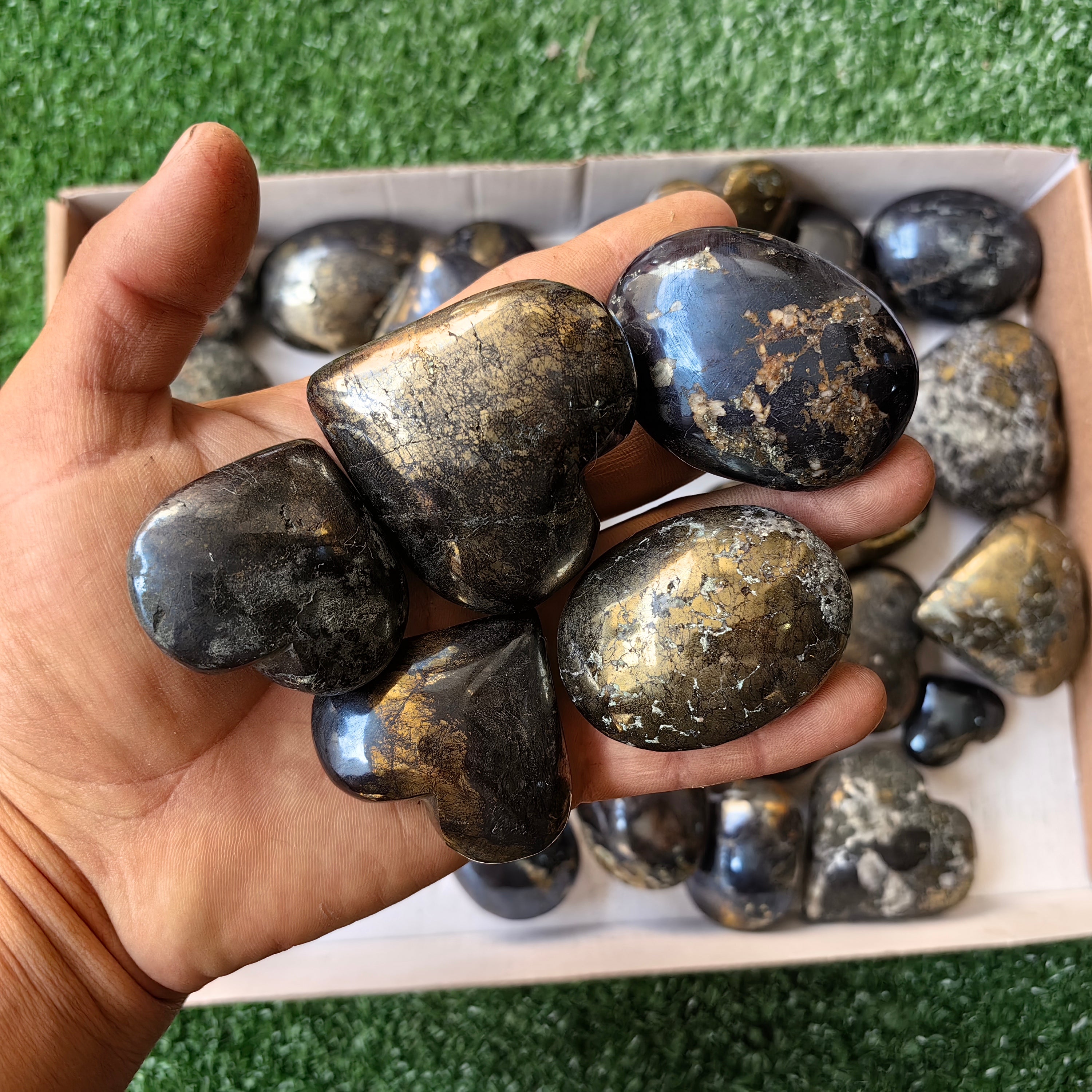 lot 22 pcs Covellite on Chalcopyrite heart and palm