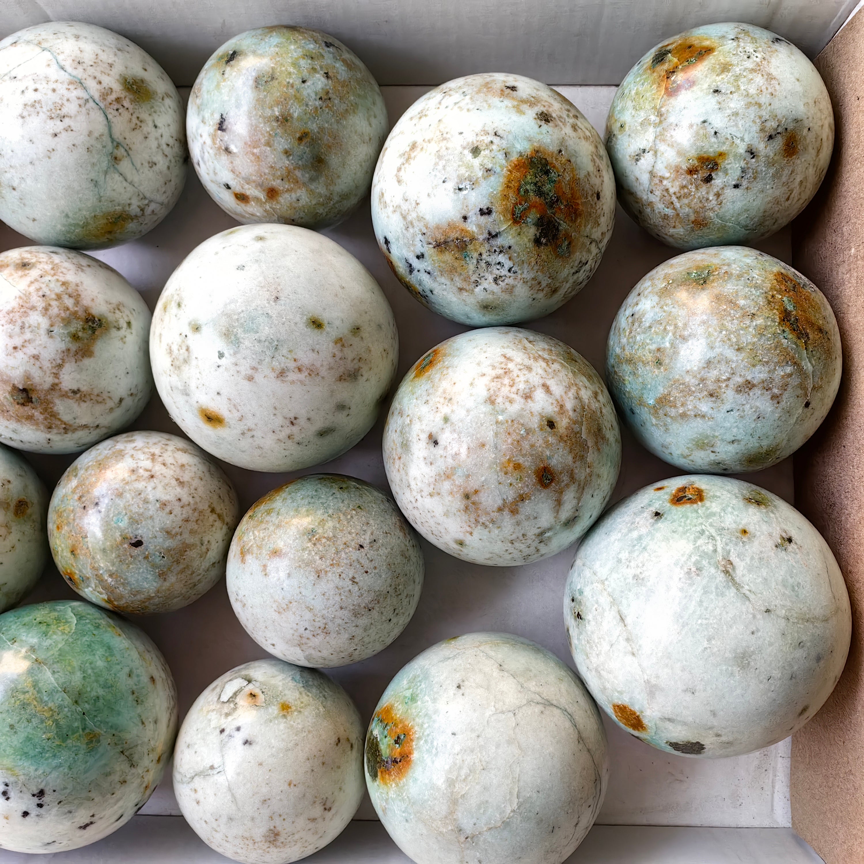 Lot 18 pcs Chrysoprase sphere