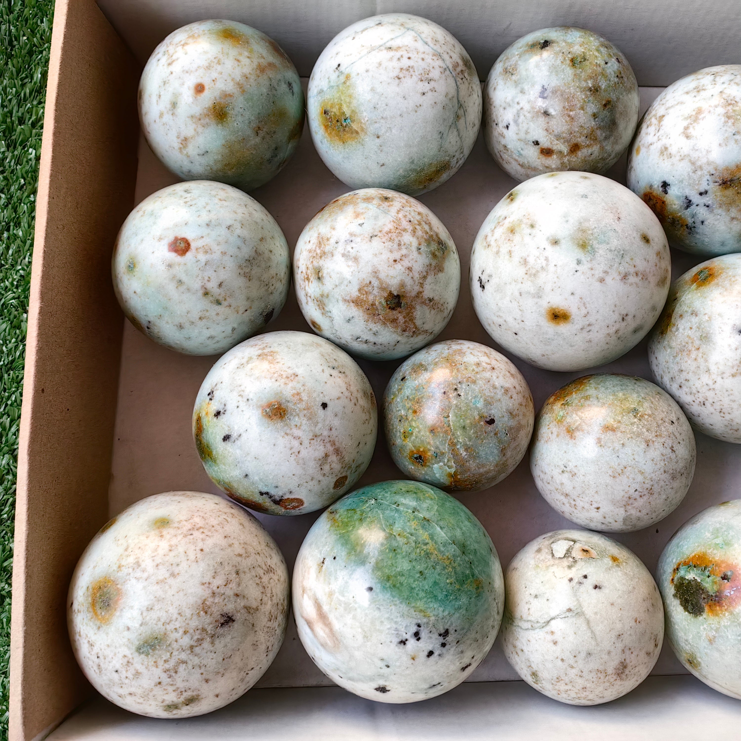 Lot 18 pcs Chrysoprase sphere