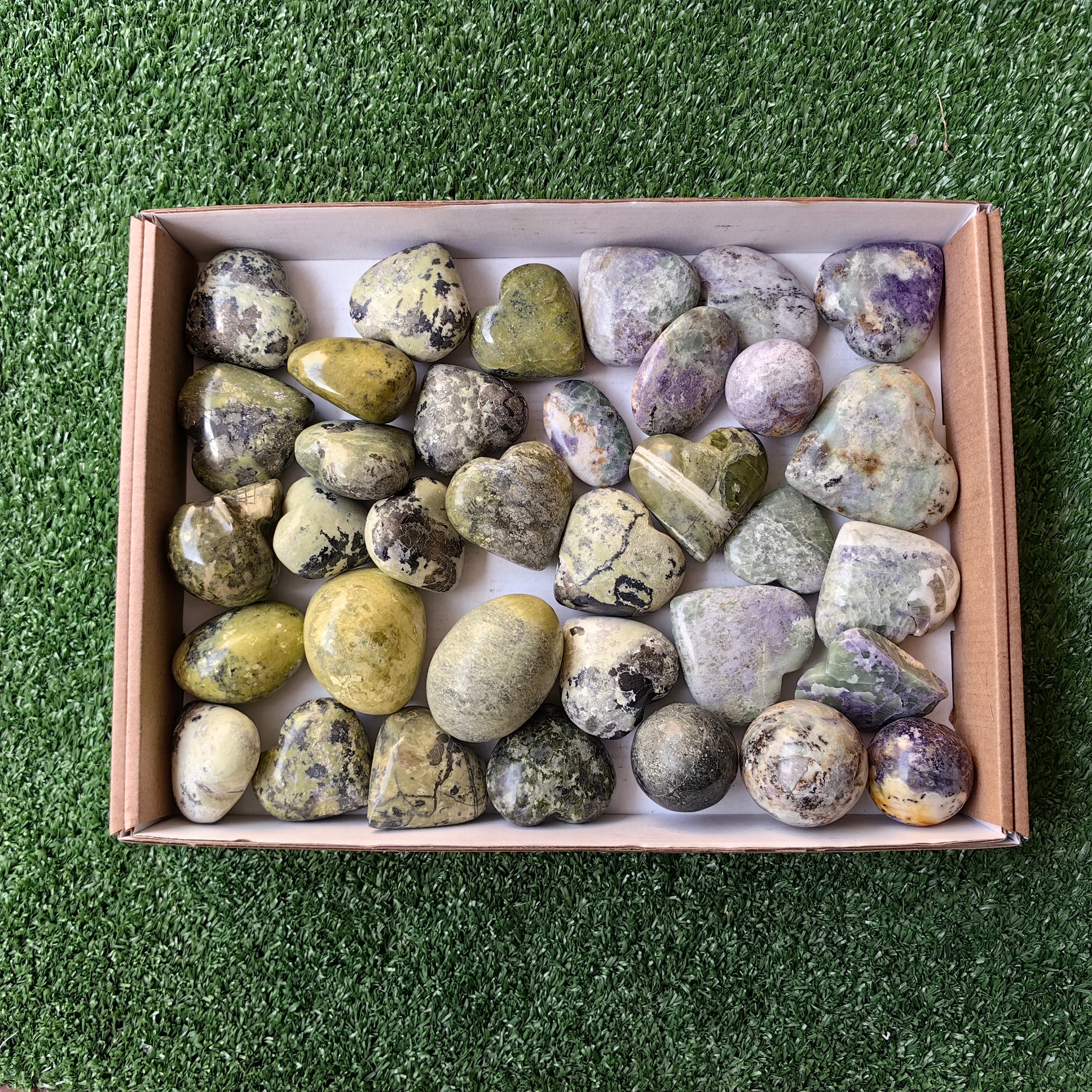 Lot 35 pcs Serpentine, bolivianite heart