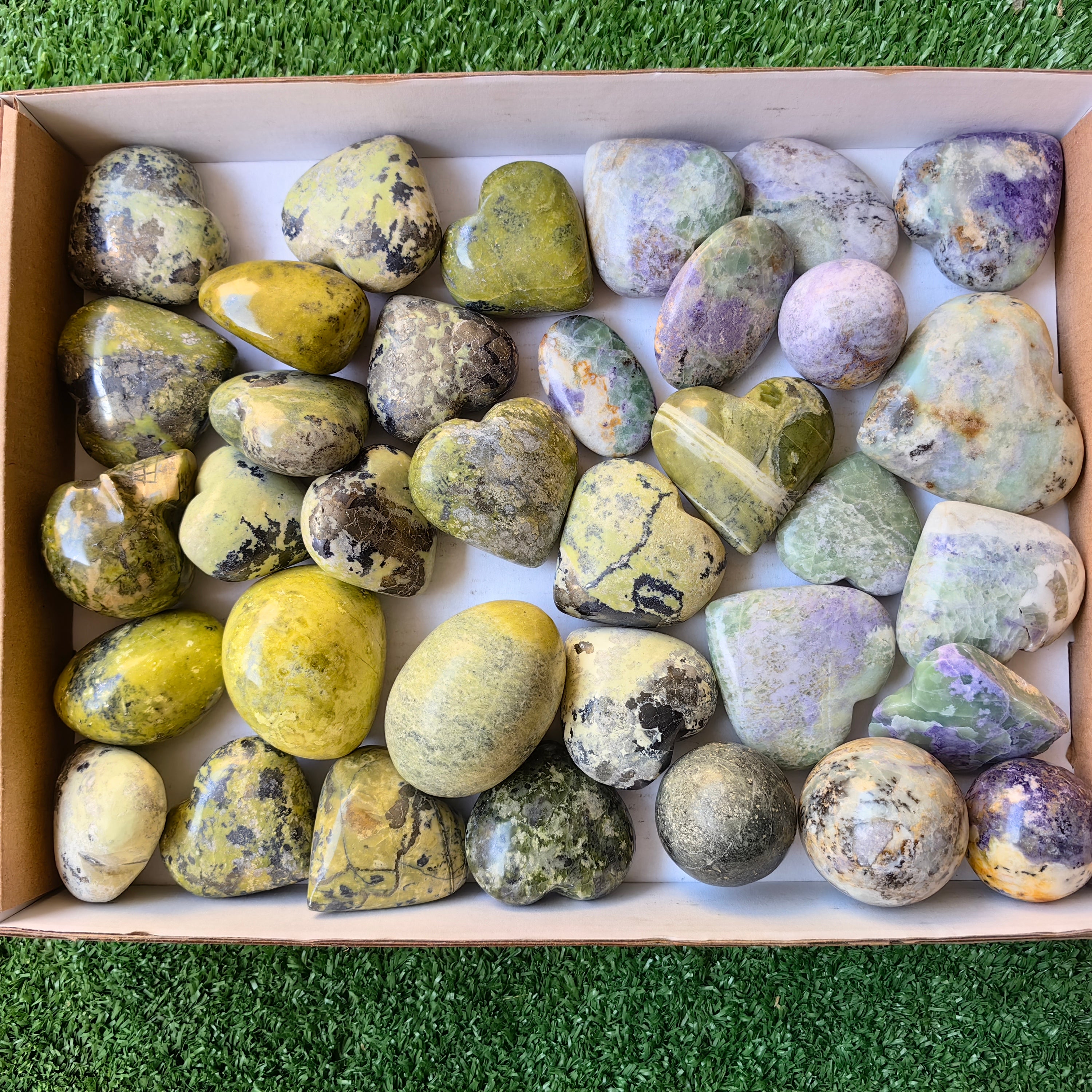 Lot 35 pcs Serpentine, bolivianite heart