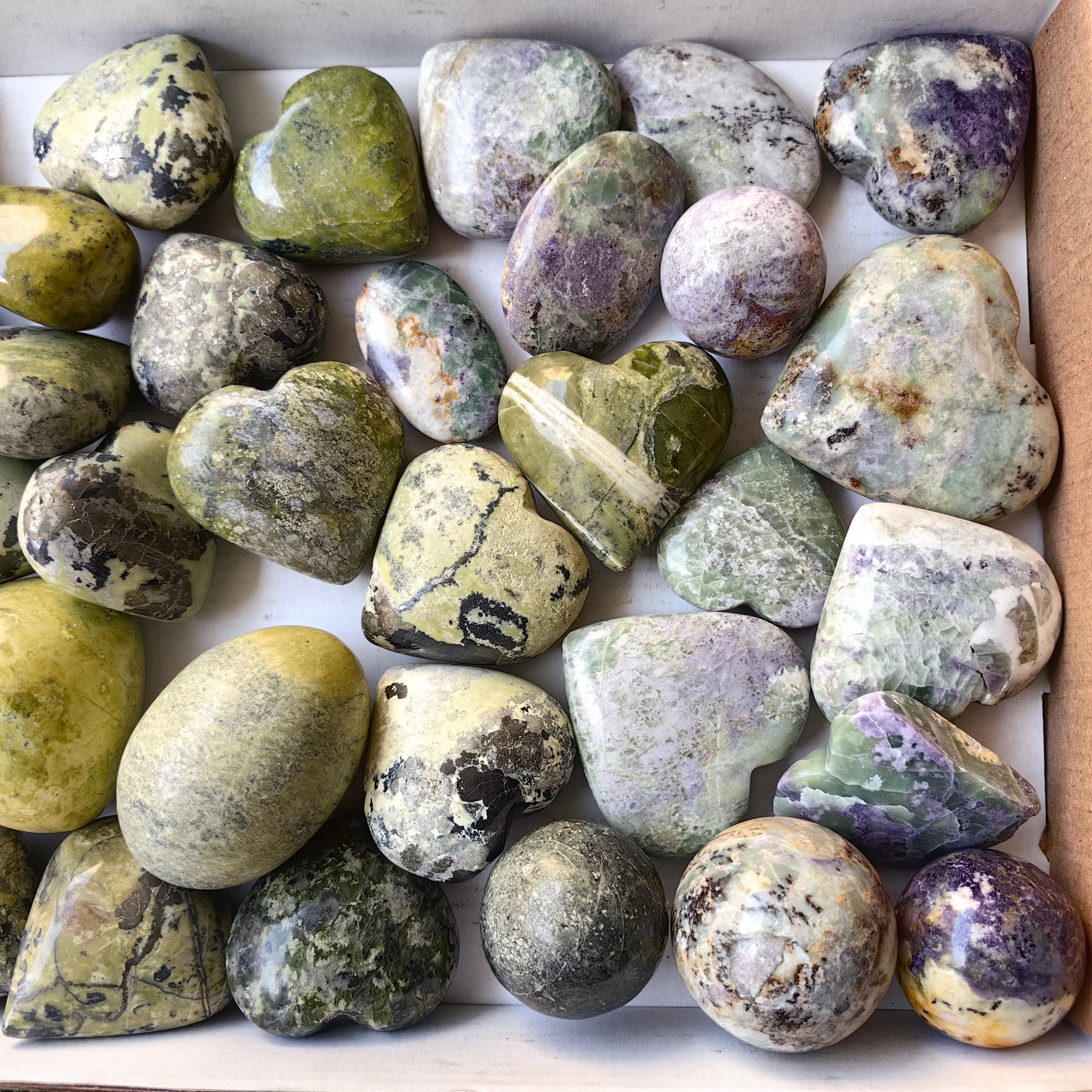 Lot 35 pcs Serpentine, bolivianite heart