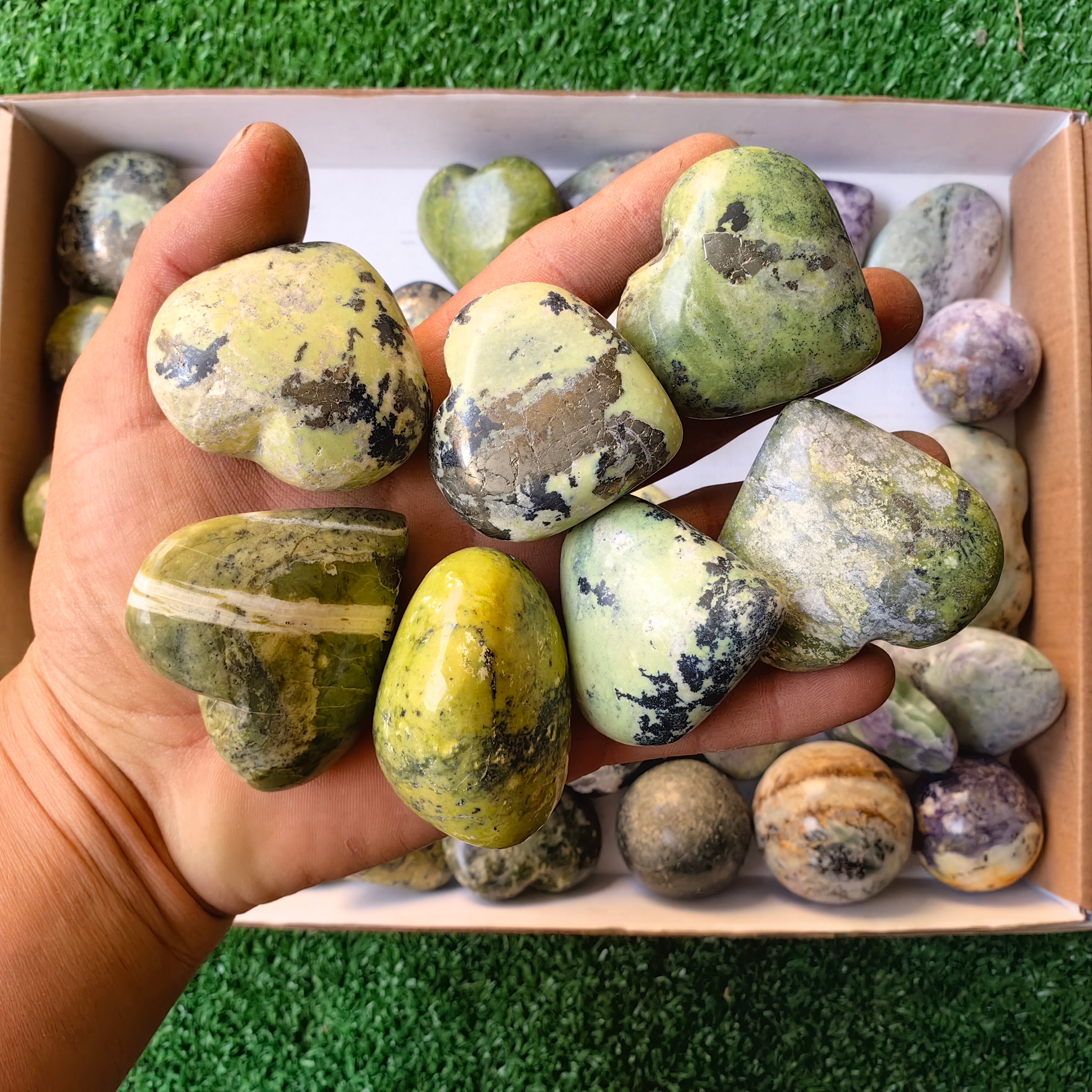 Lot 35 pcs Serpentine, bolivianite heart