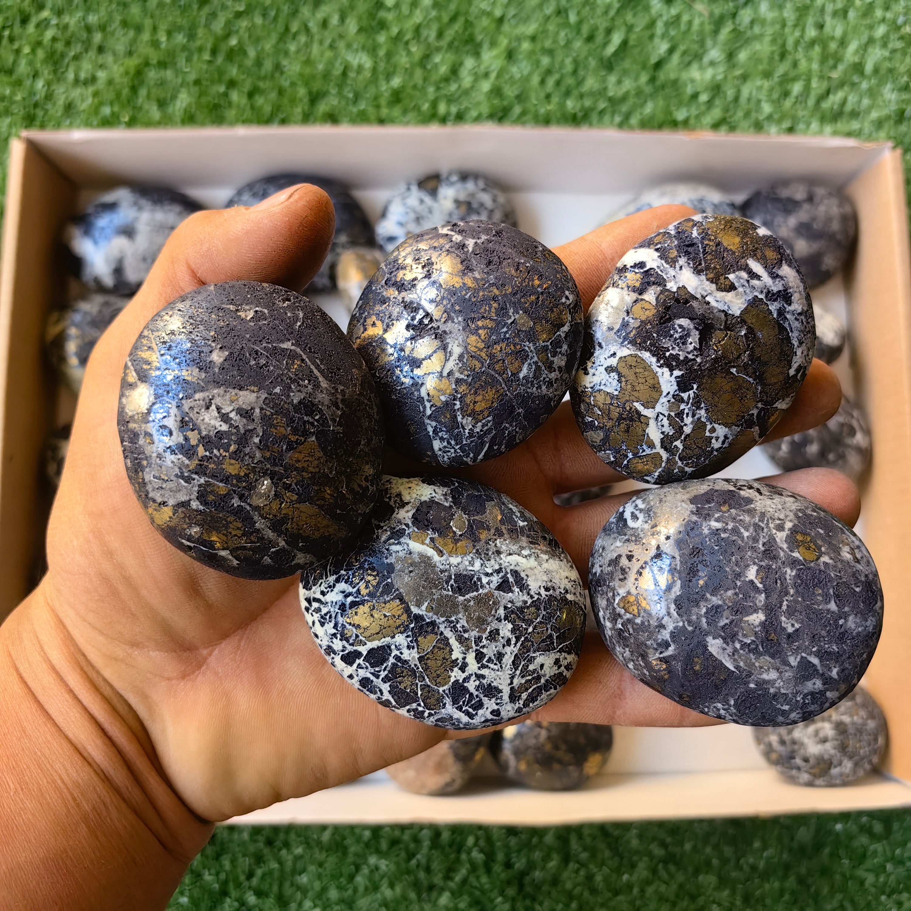 30 pcs Covellite on Chalcopyrite palm