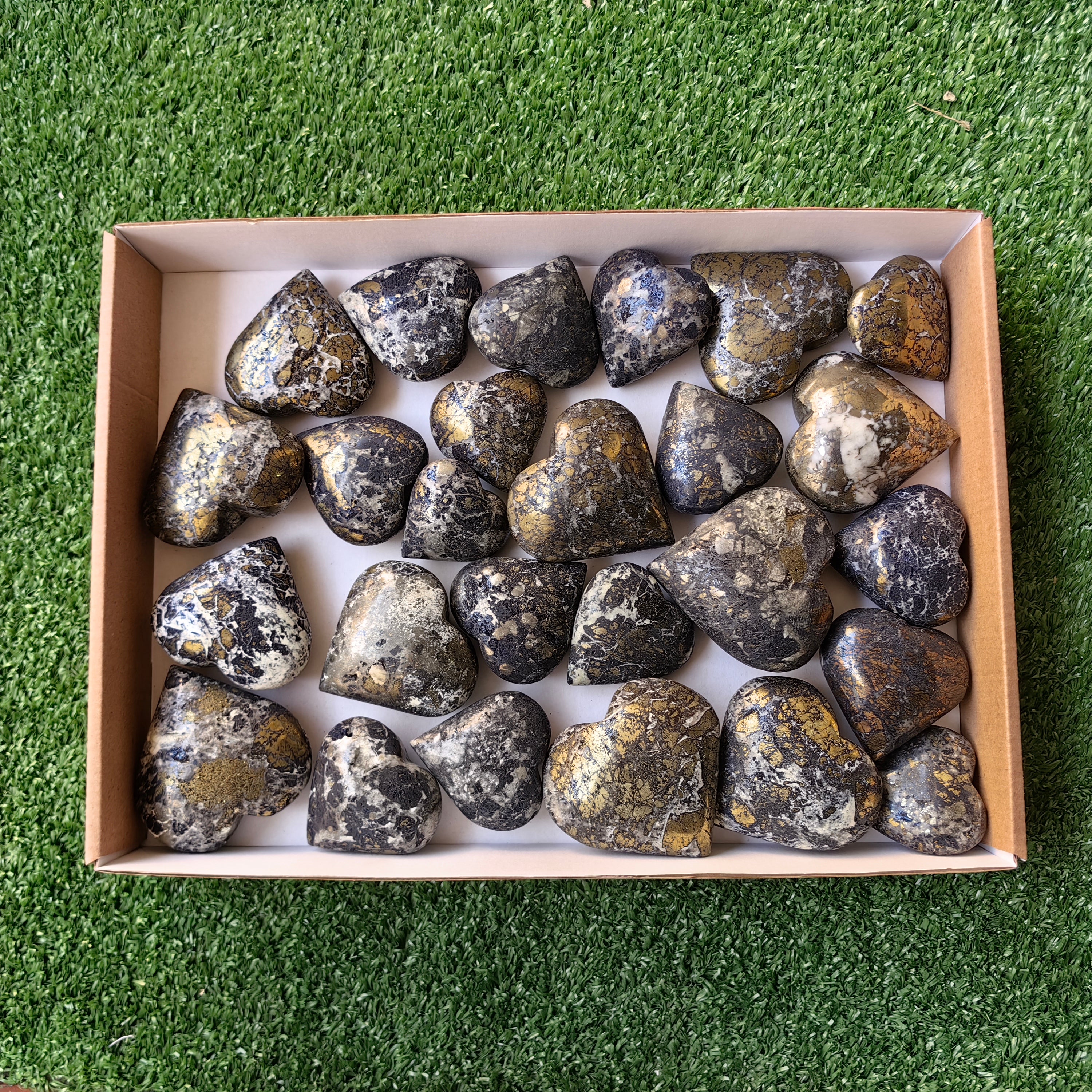 26 pcs Covellite on Chalcopyrite heart