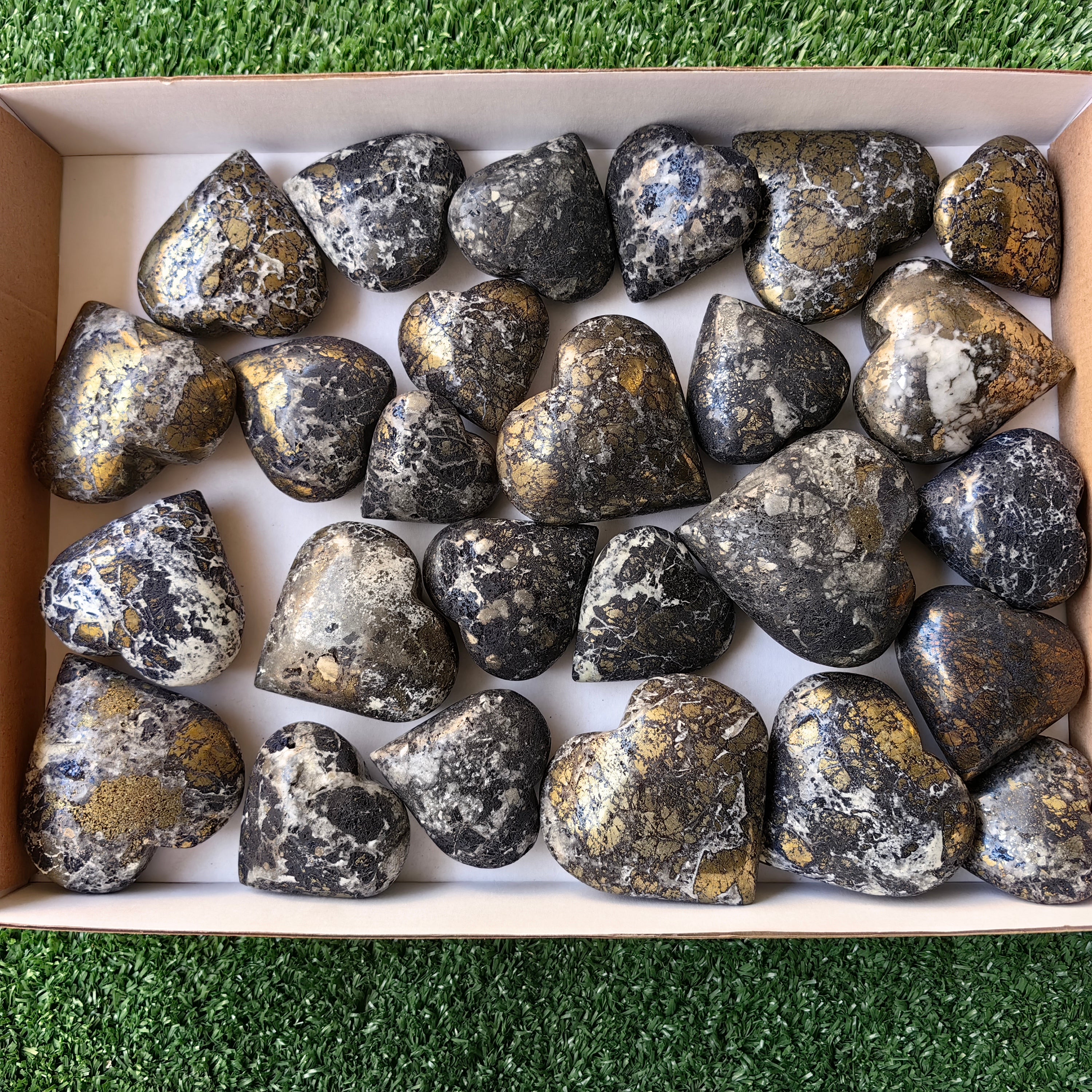 26 pcs Covellite on Chalcopyrite heart