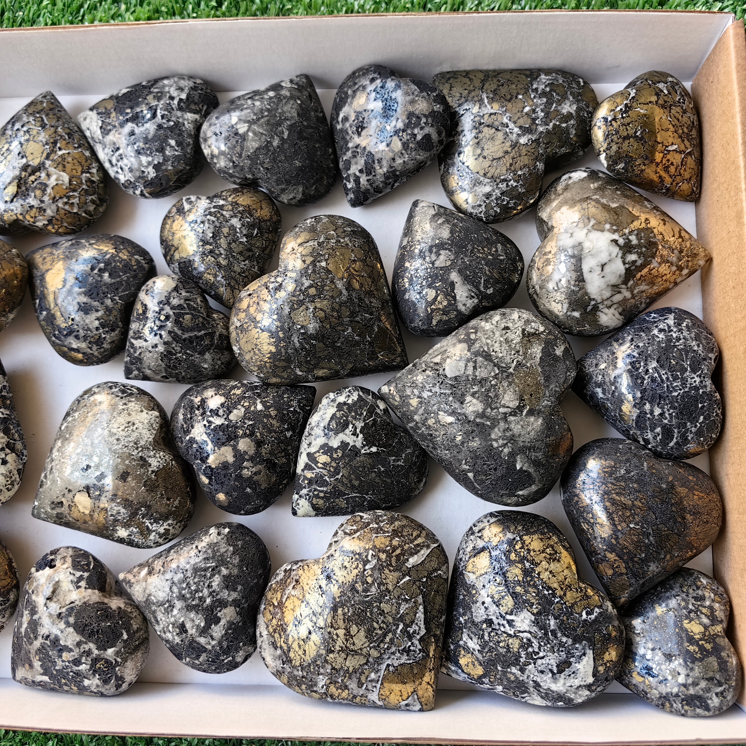 26 pcs Covellite on Chalcopyrite heart