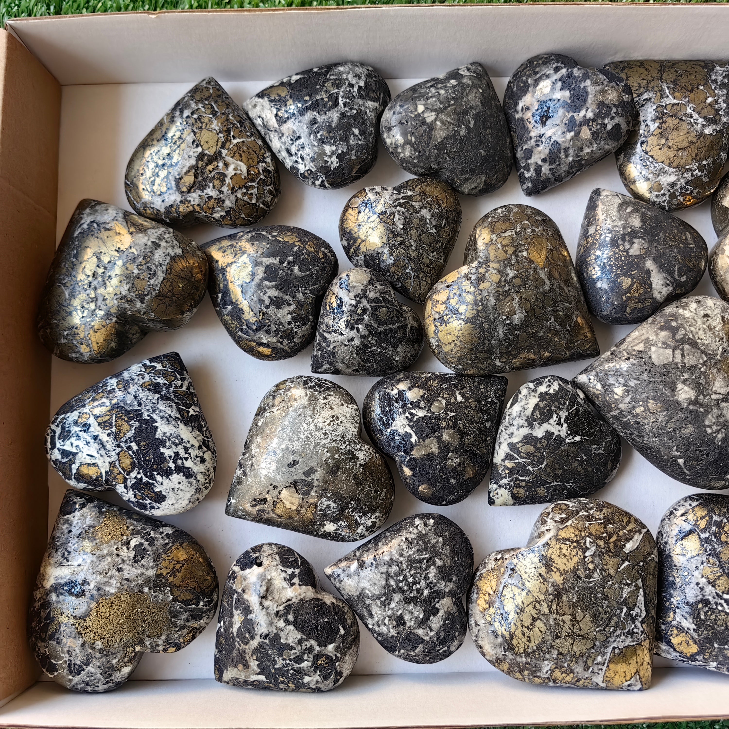 26 pcs Covellite on Chalcopyrite heart