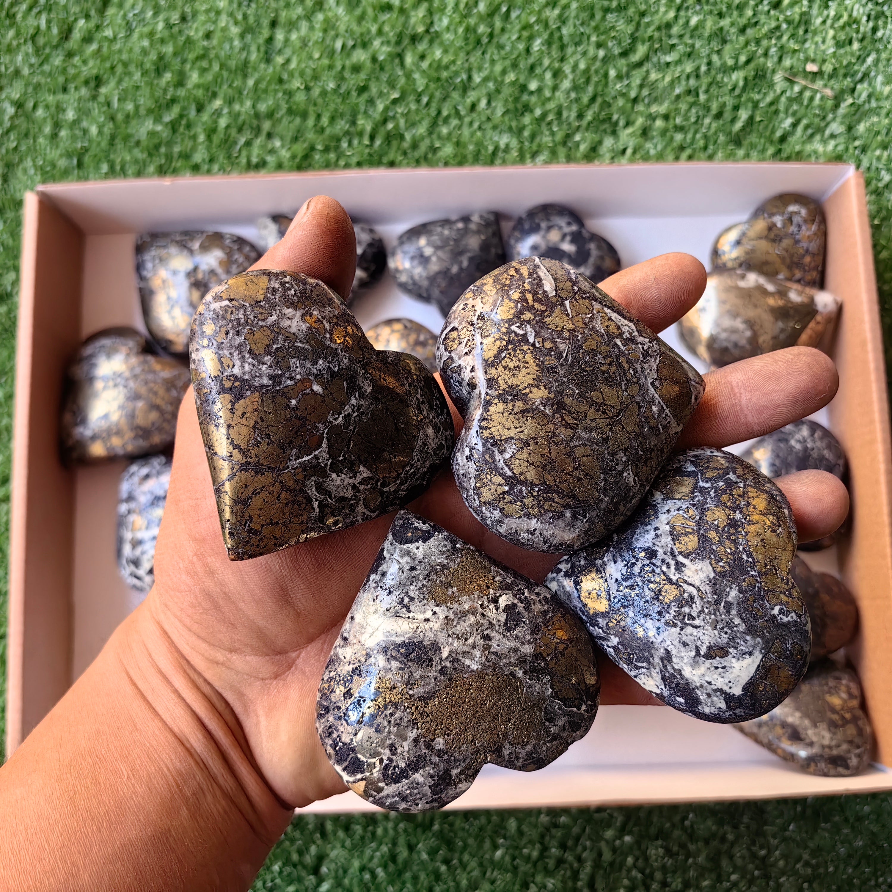 26 pcs Covellite on Chalcopyrite heart