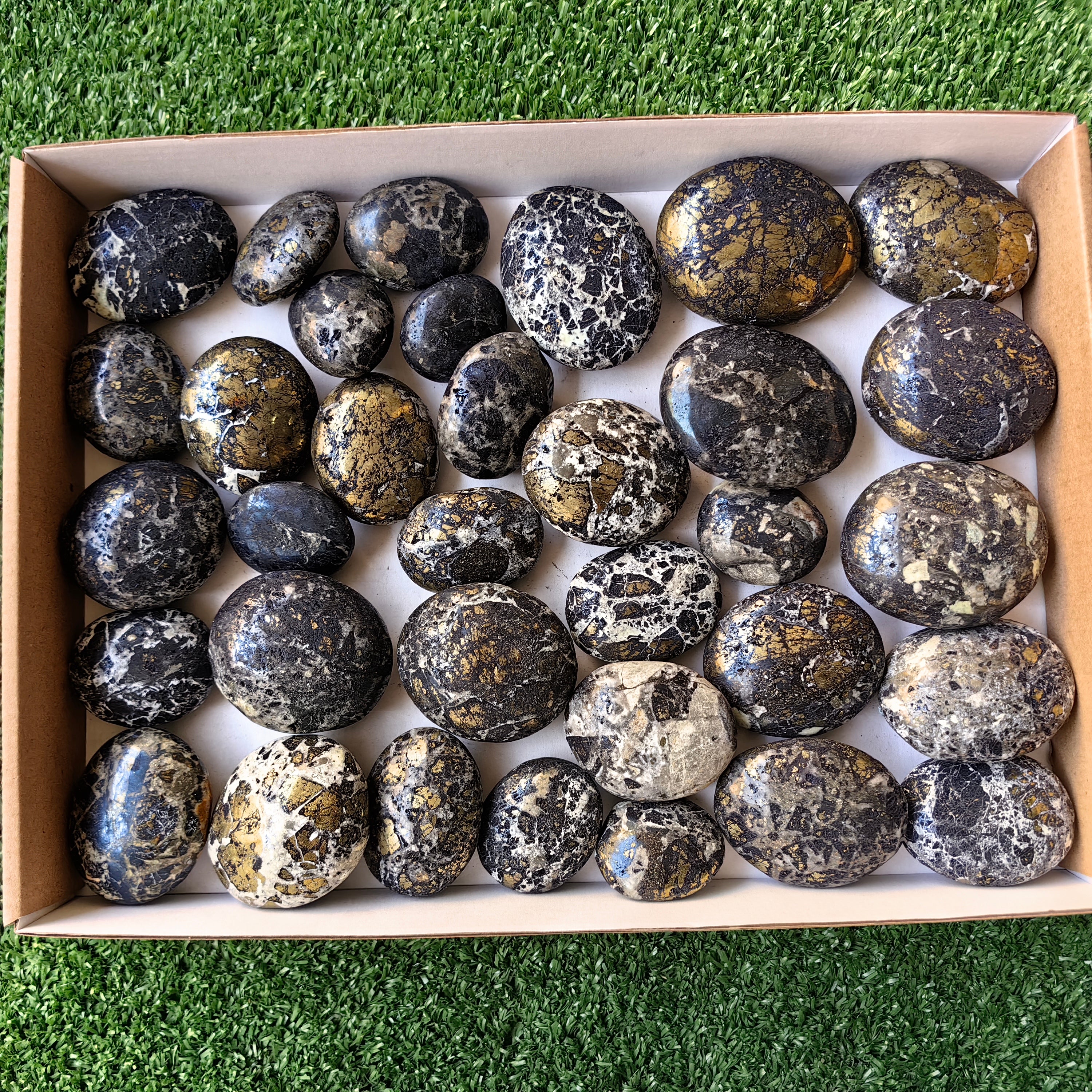 34 pcs Covellite on Chalcopyrite palm