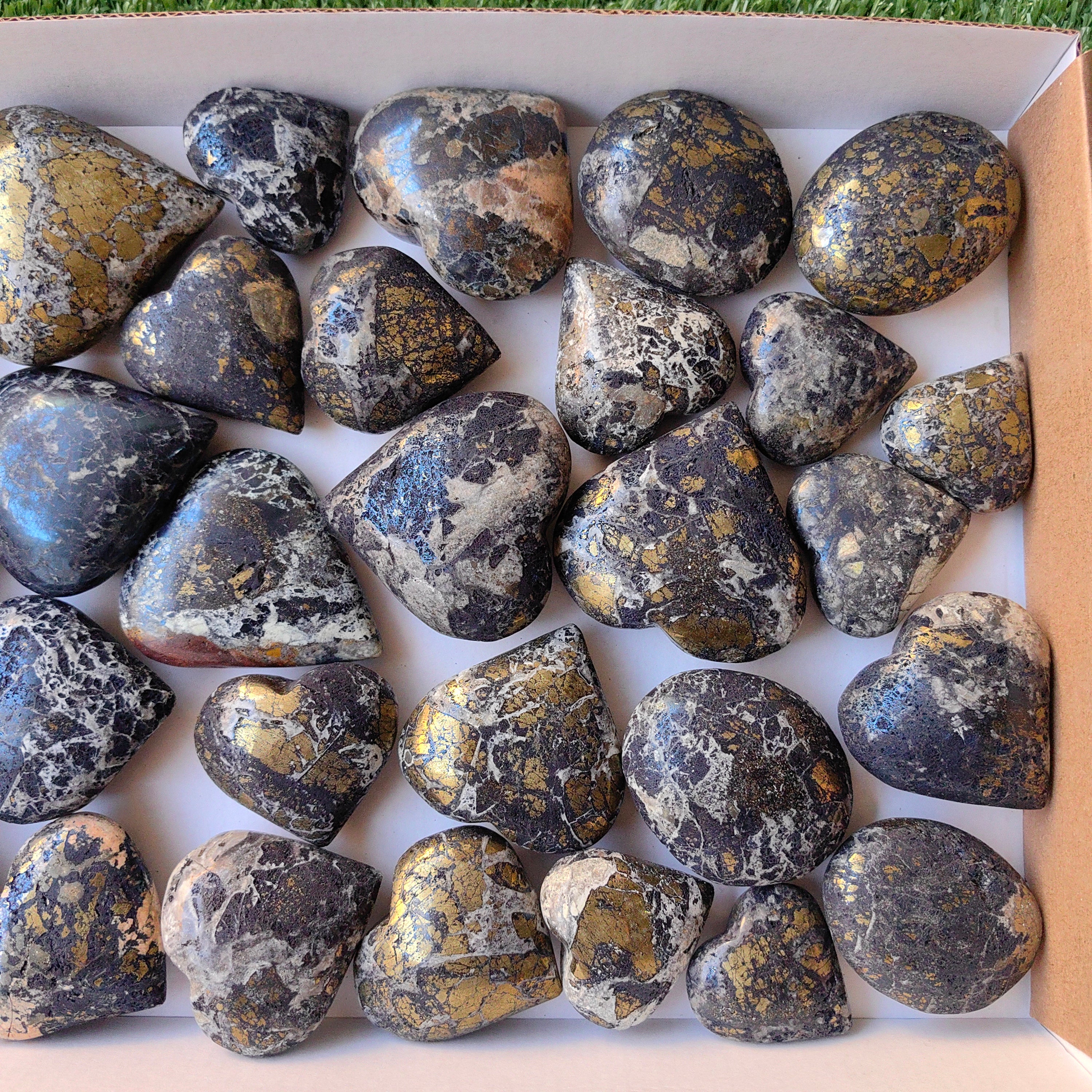 30 pcs Covellite on Chalcopyrite palm and heart