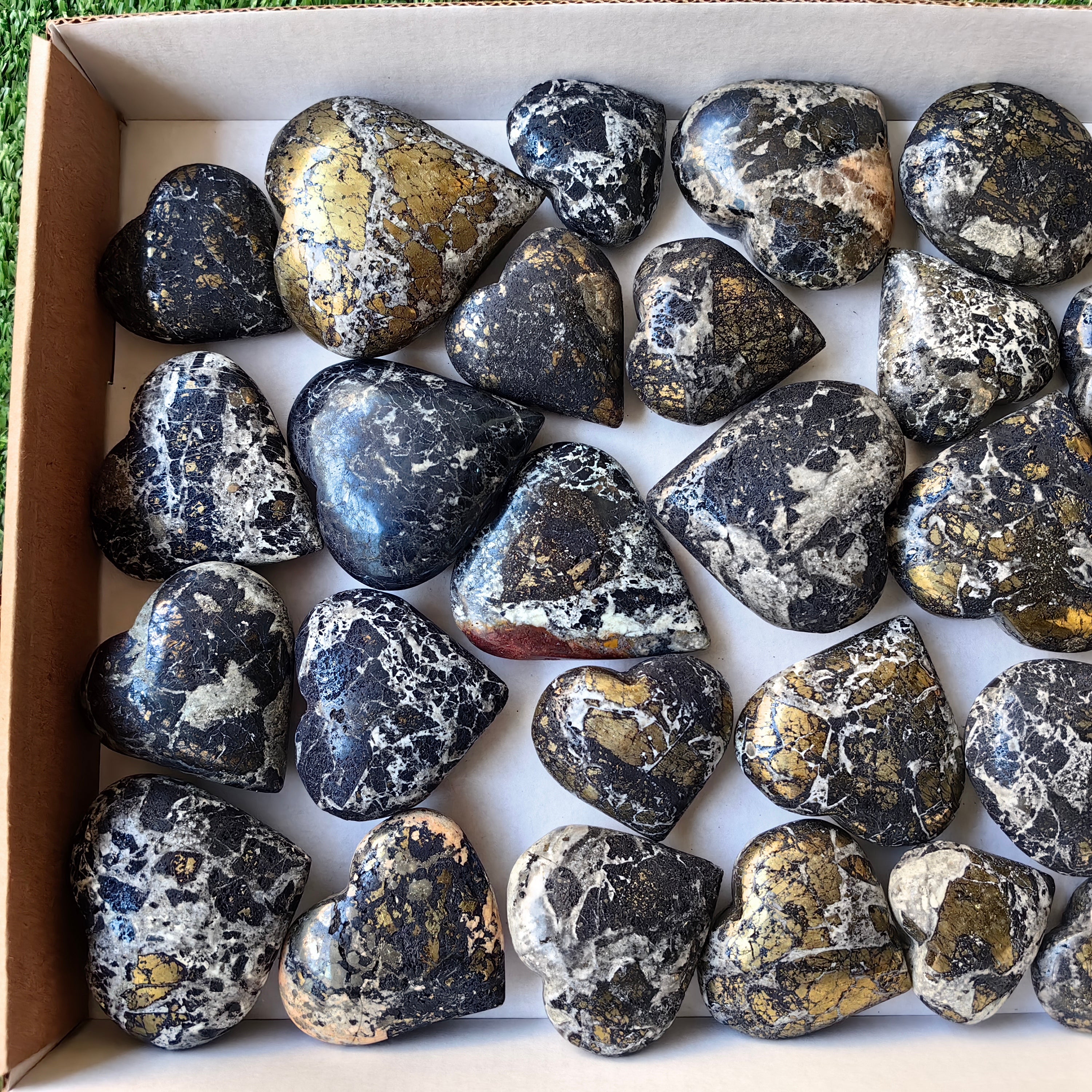30 pcs Covellite on Chalcopyrite palm and heart