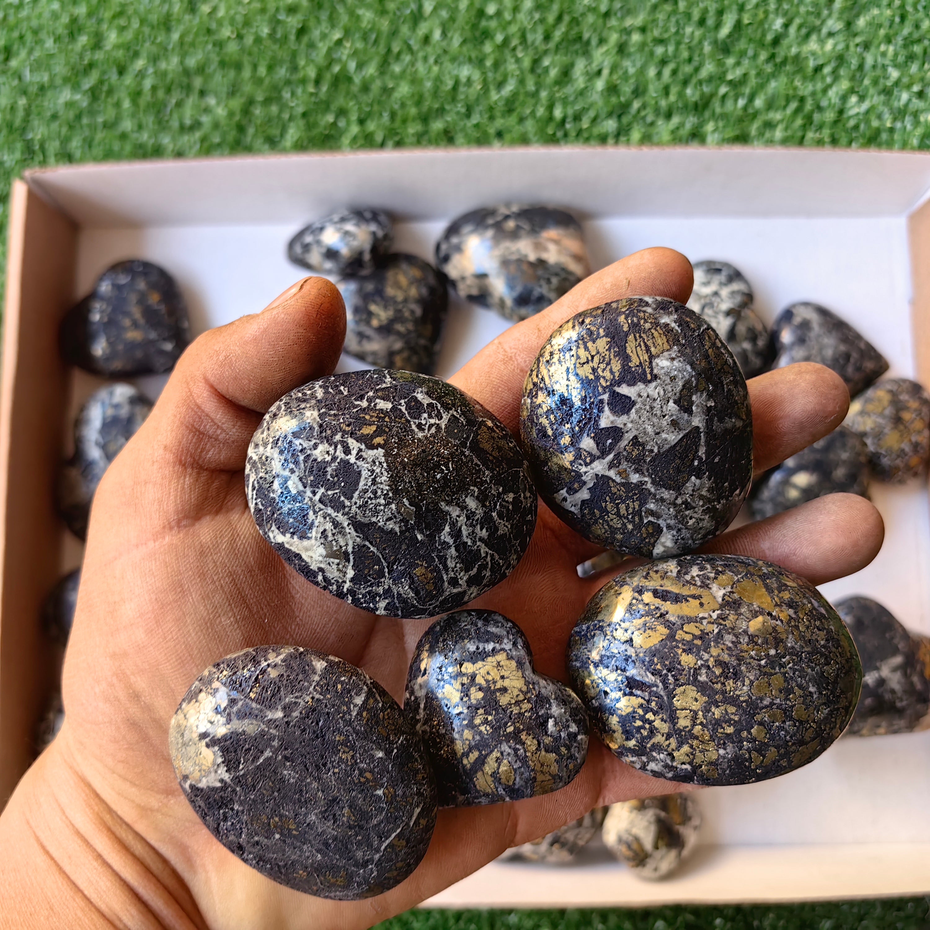 30 pcs Covellite on Chalcopyrite palm and heart