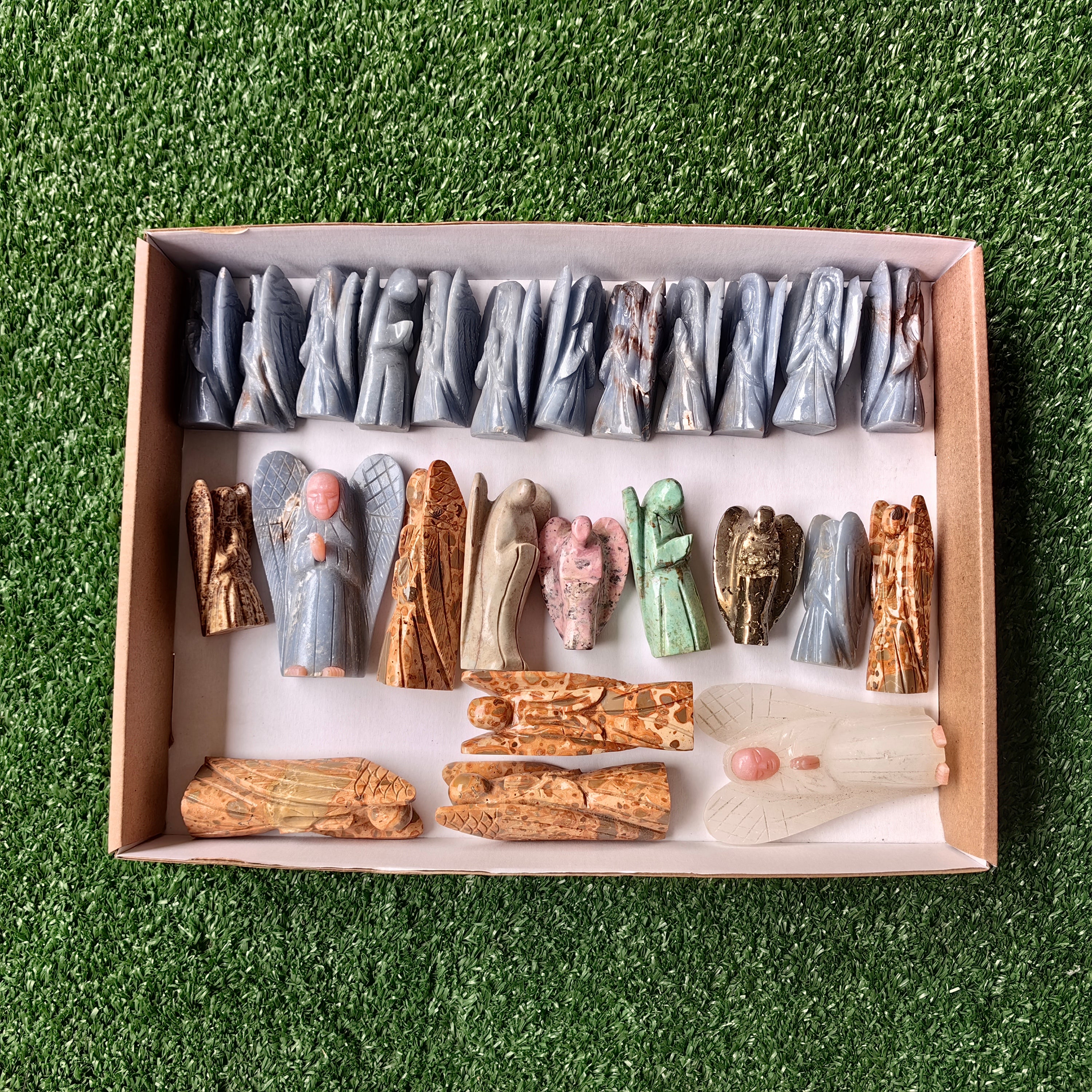 lot 25 pcs Angels of mixed stones