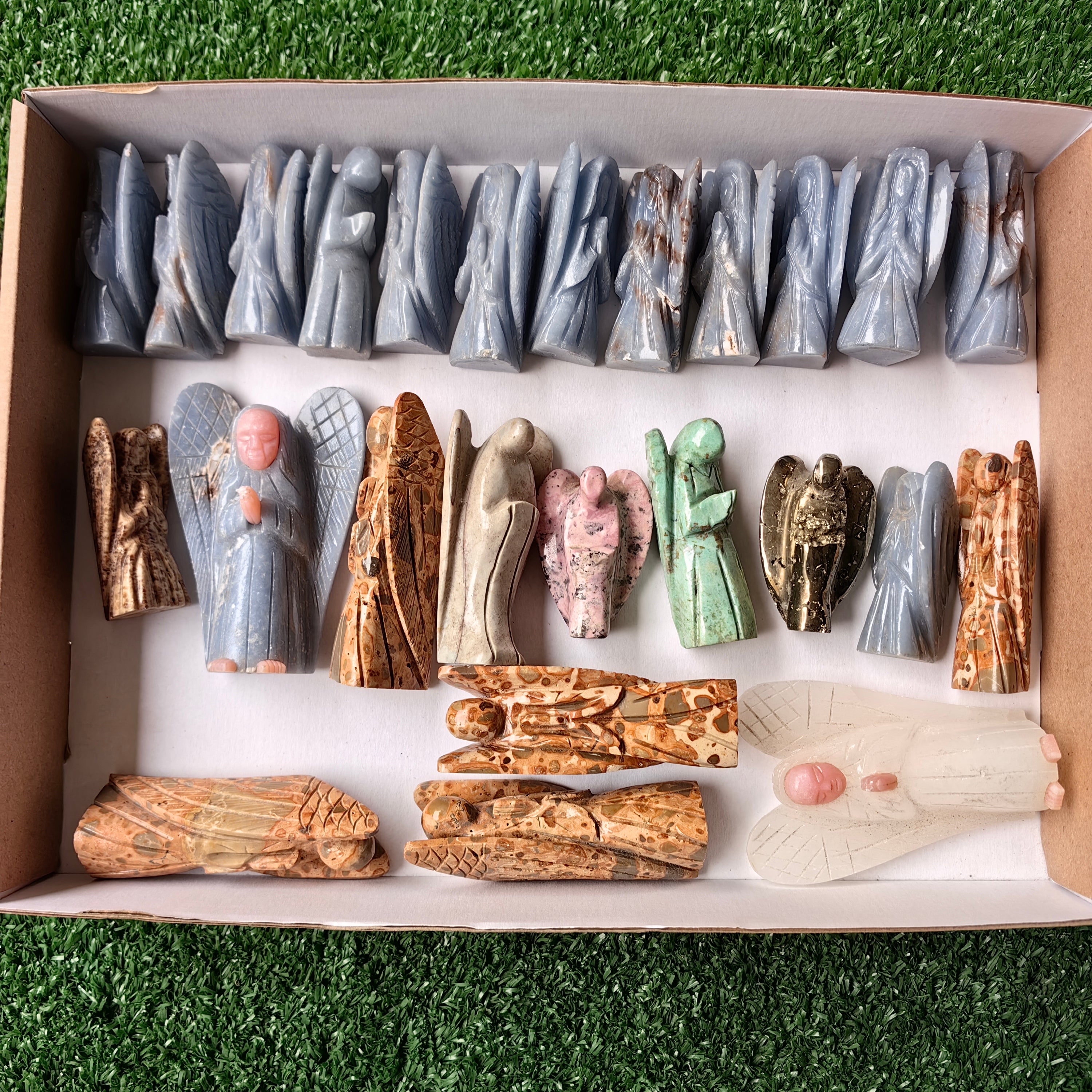 lot 25 pcs Angels of mixed stones
