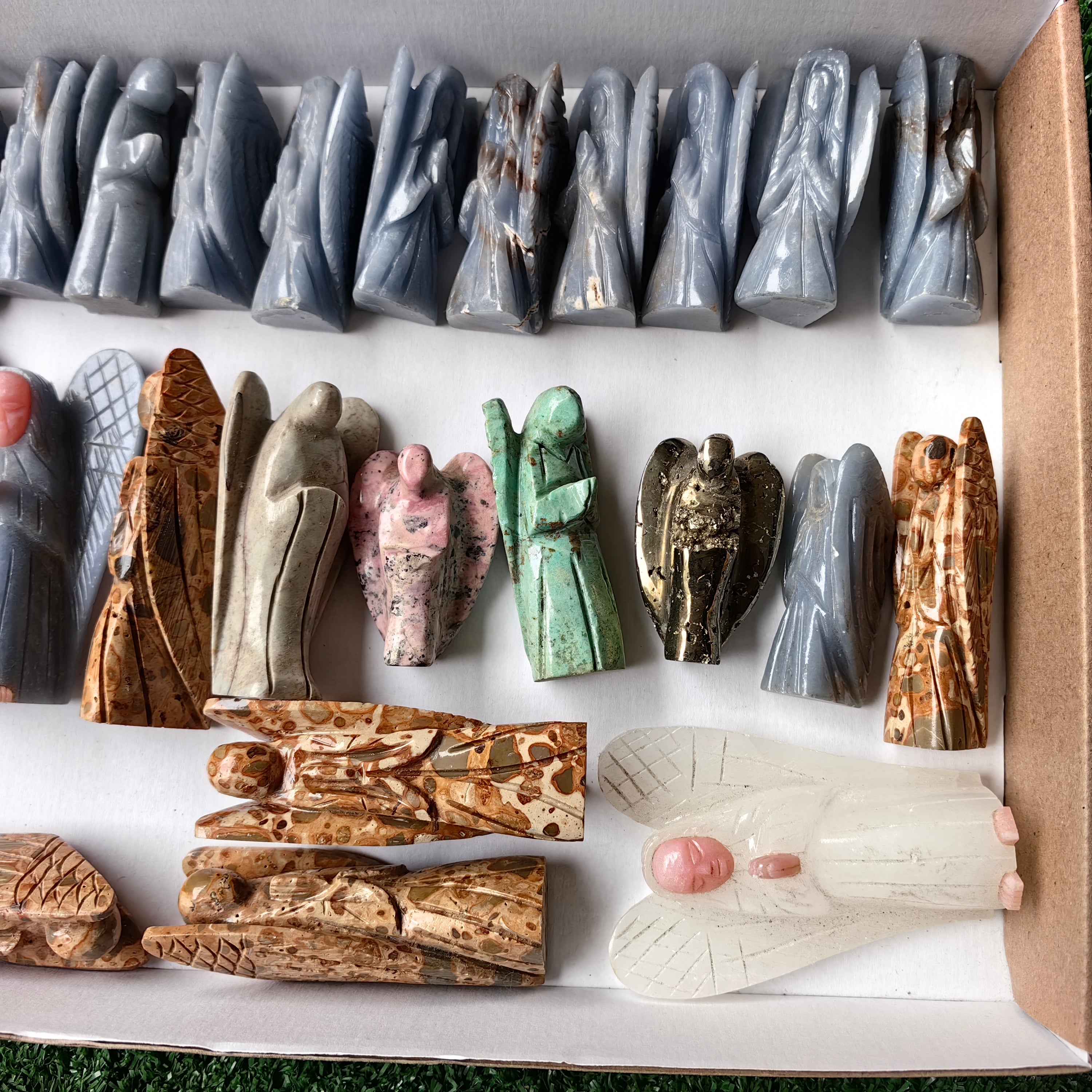 lot 25 pcs Angels of mixed stones