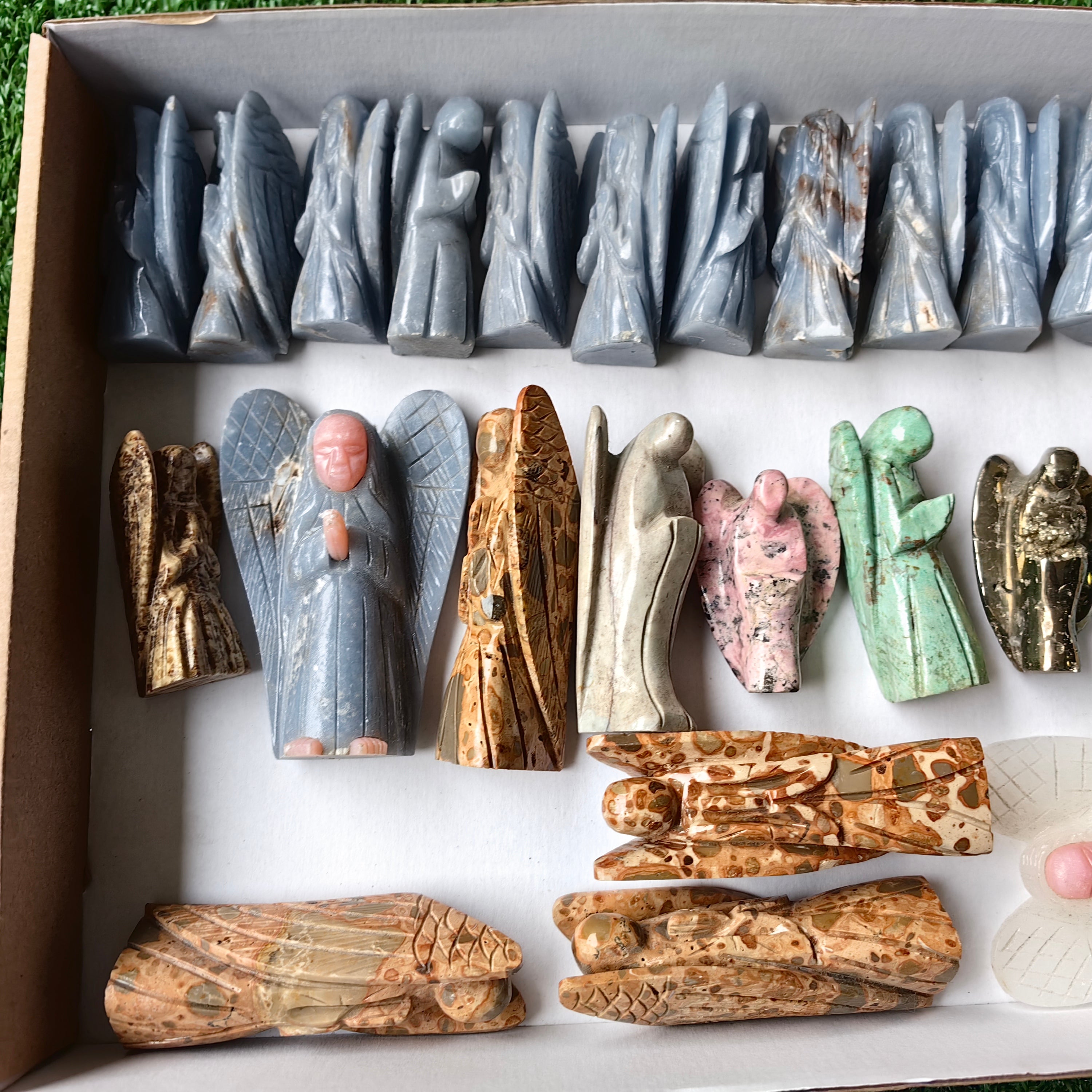 lot 25 pcs Angels of mixed stones