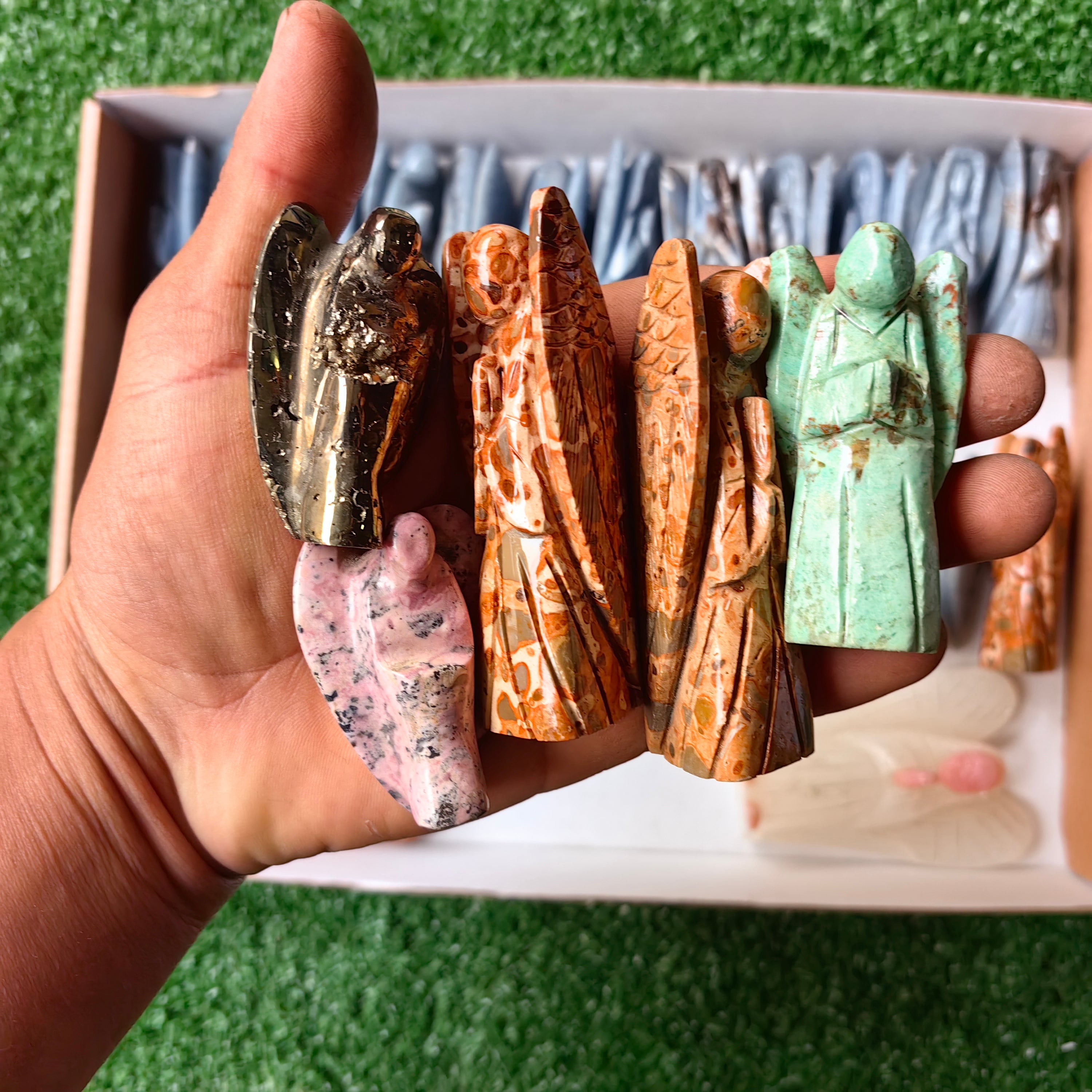 lot 25 pcs Angels of mixed stones