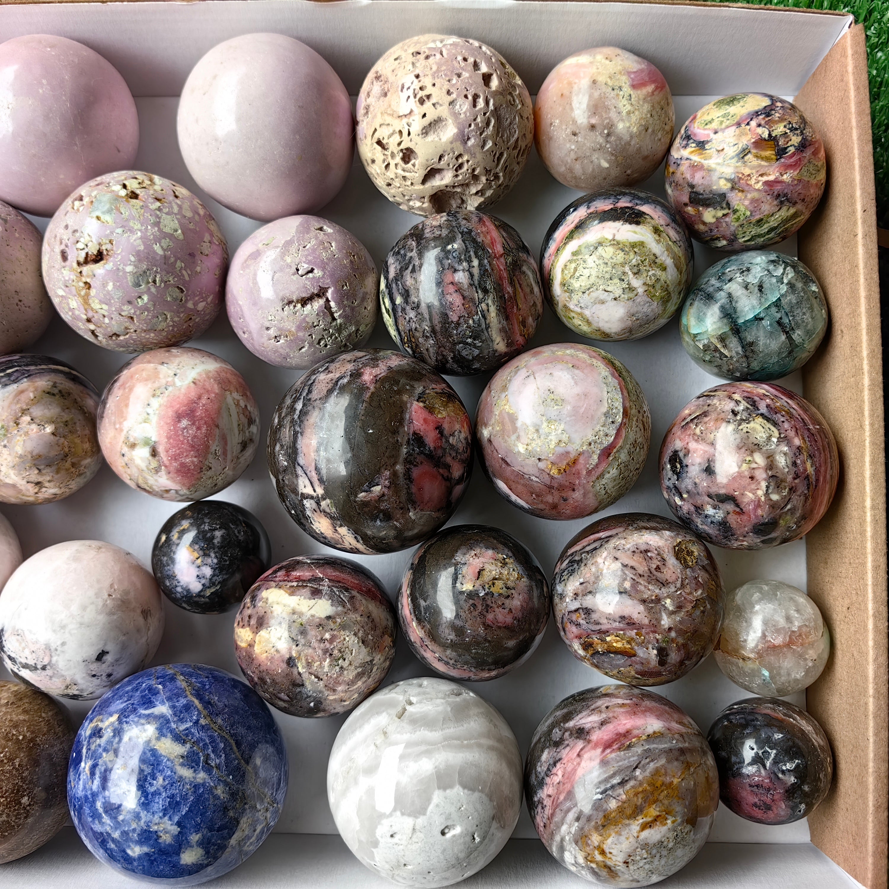 Lot 32 pcs Sphere of mixed stones