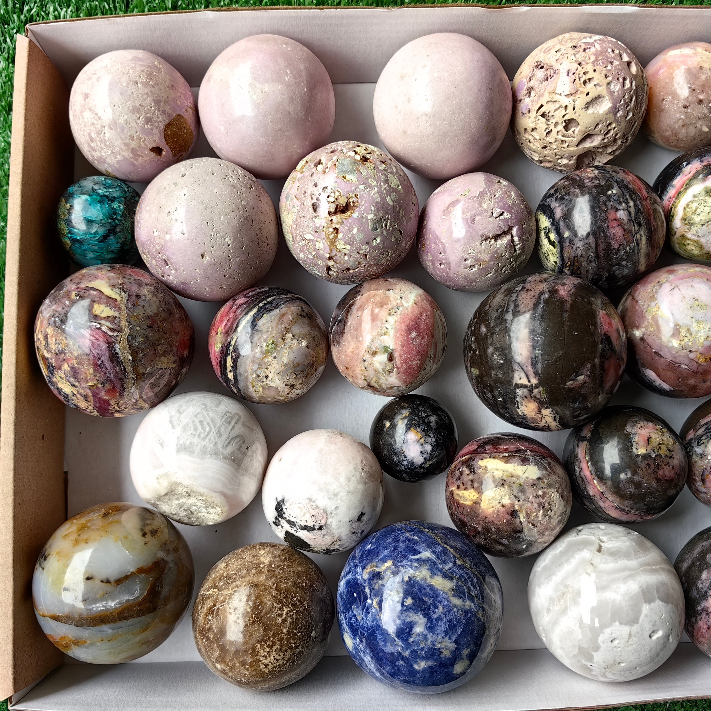 Lot 32 pcs Sphere of mixed stones