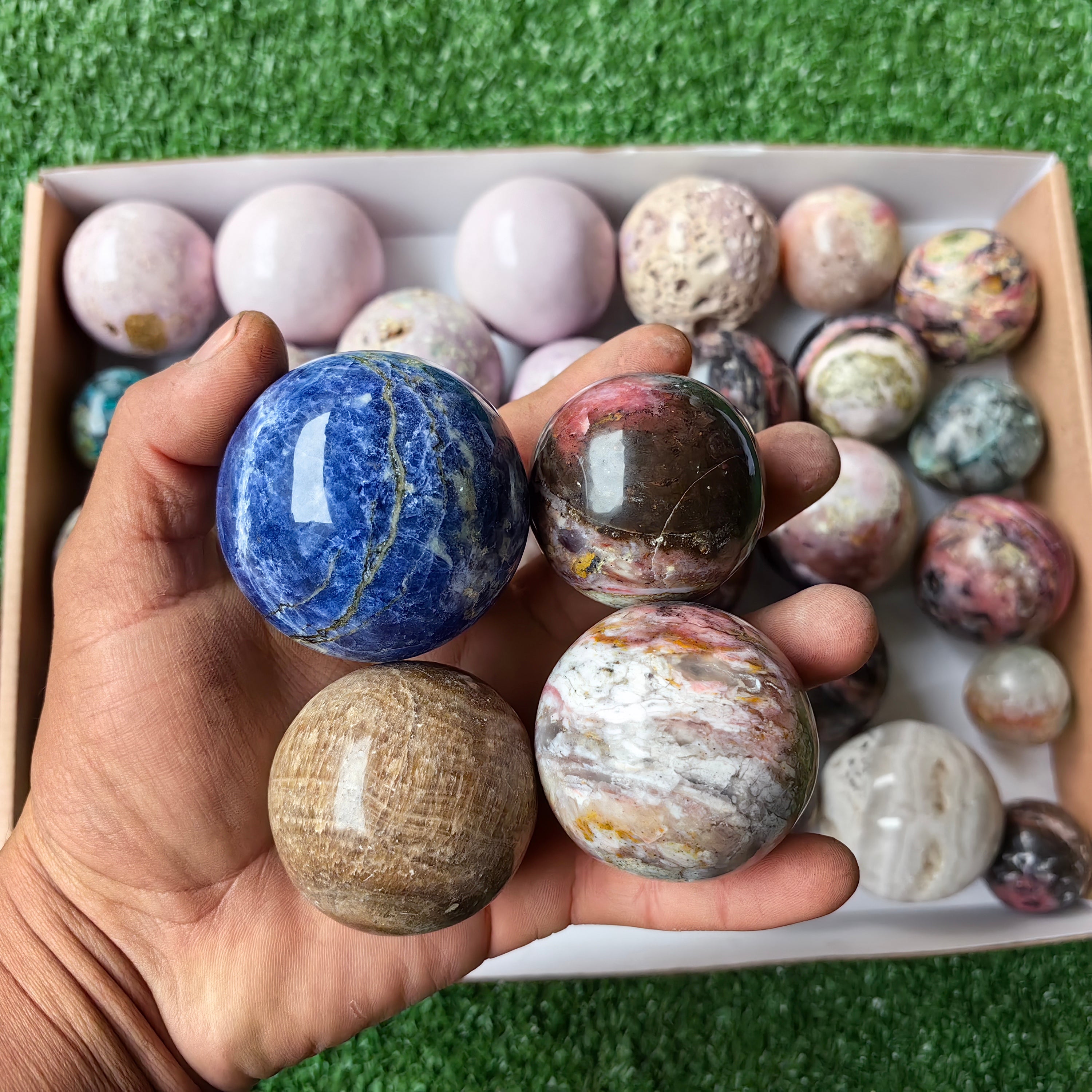 Lot 32 pcs Sphere of mixed stones