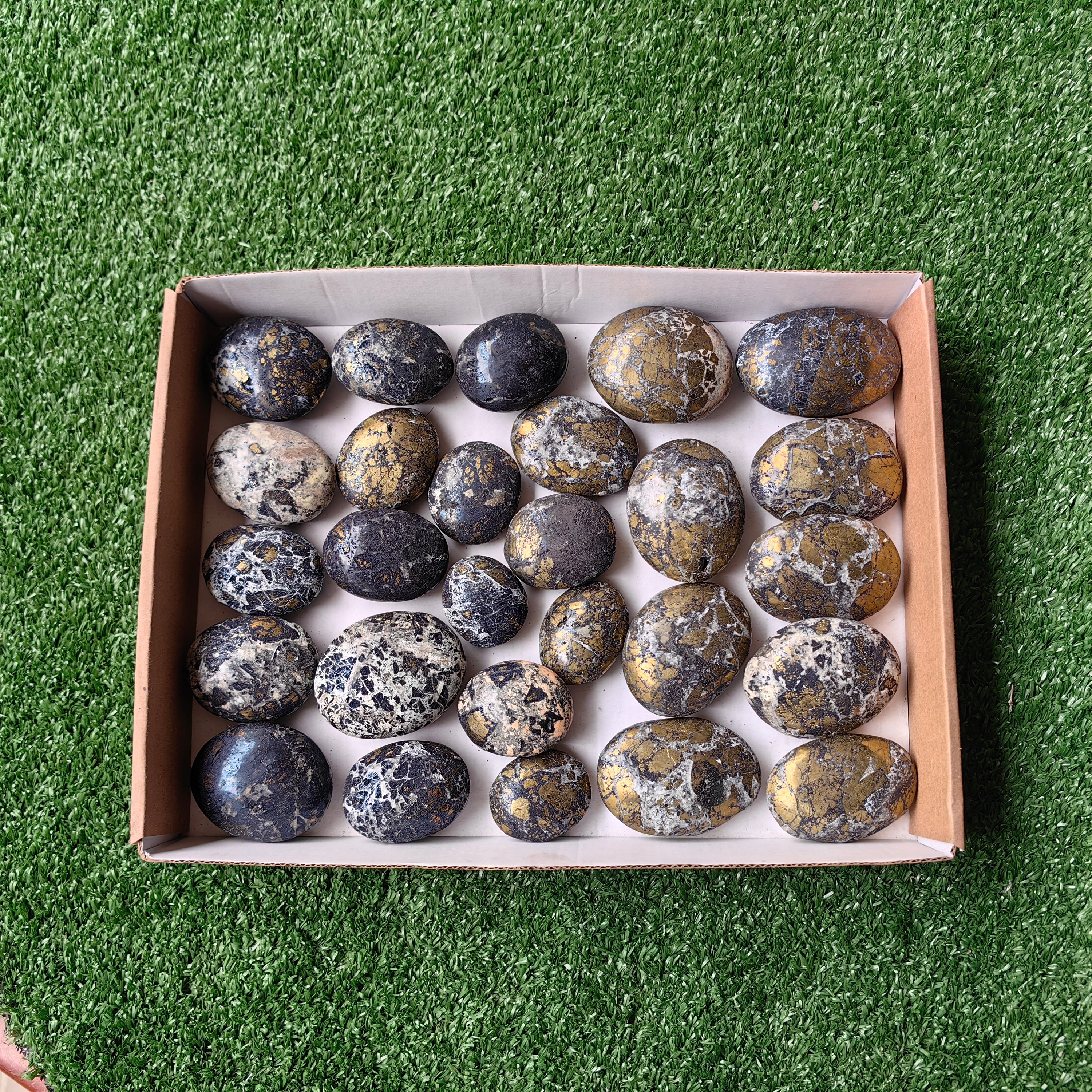 lot 27 pcs Covellite on Chalcopyrite palm