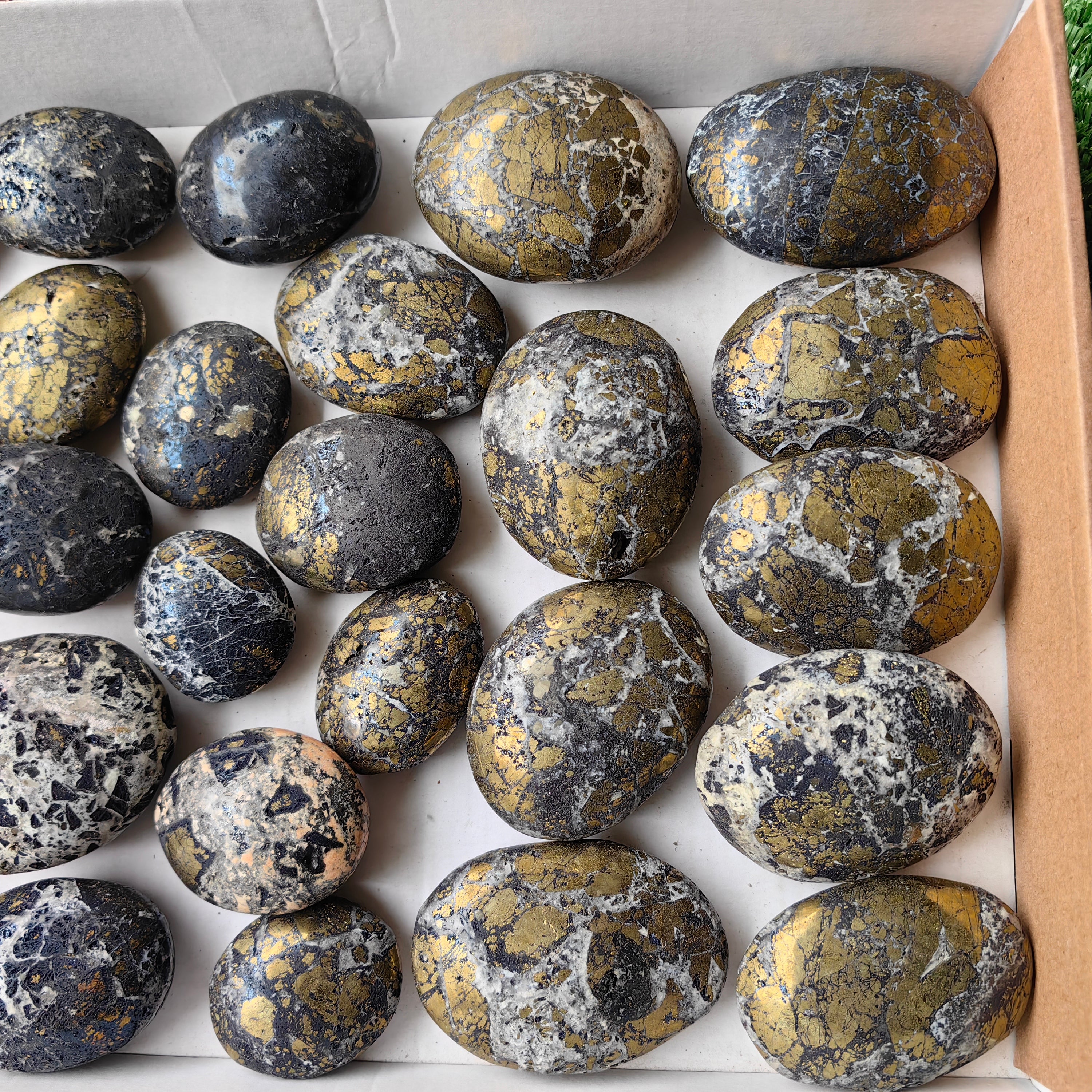 lot 27 pcs Covellite on Chalcopyrite palm