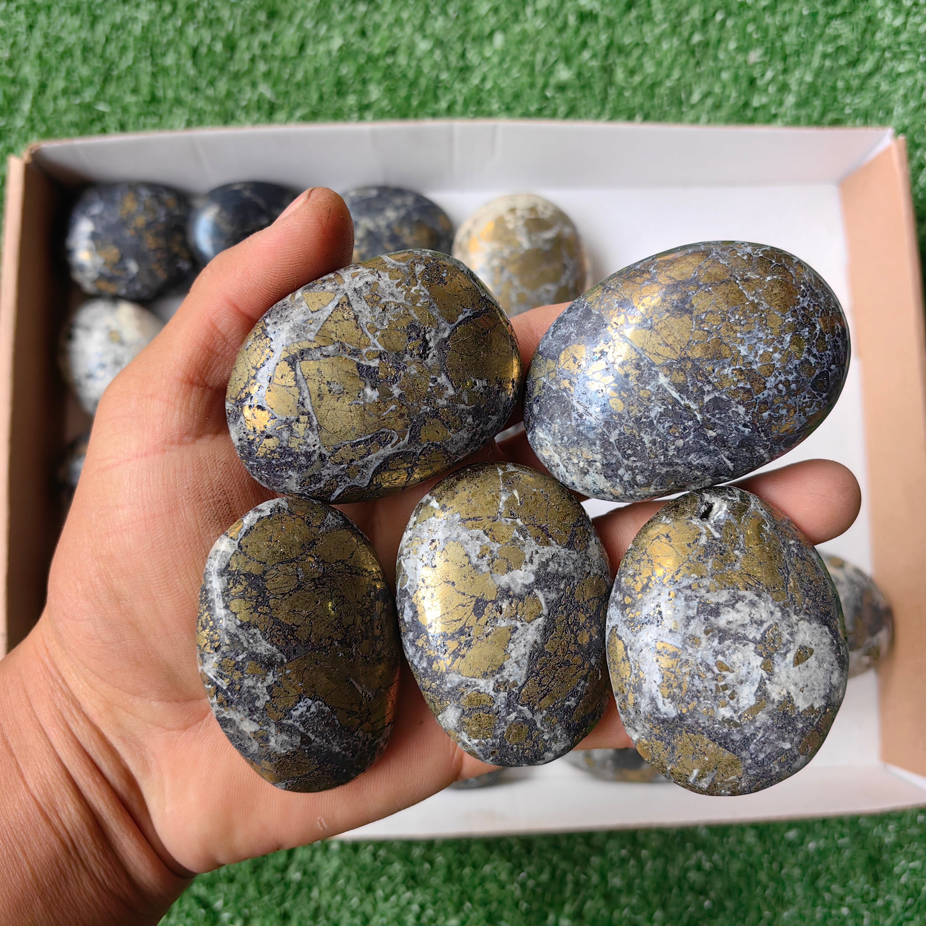 lot 27 pcs Covellite on Chalcopyrite palm