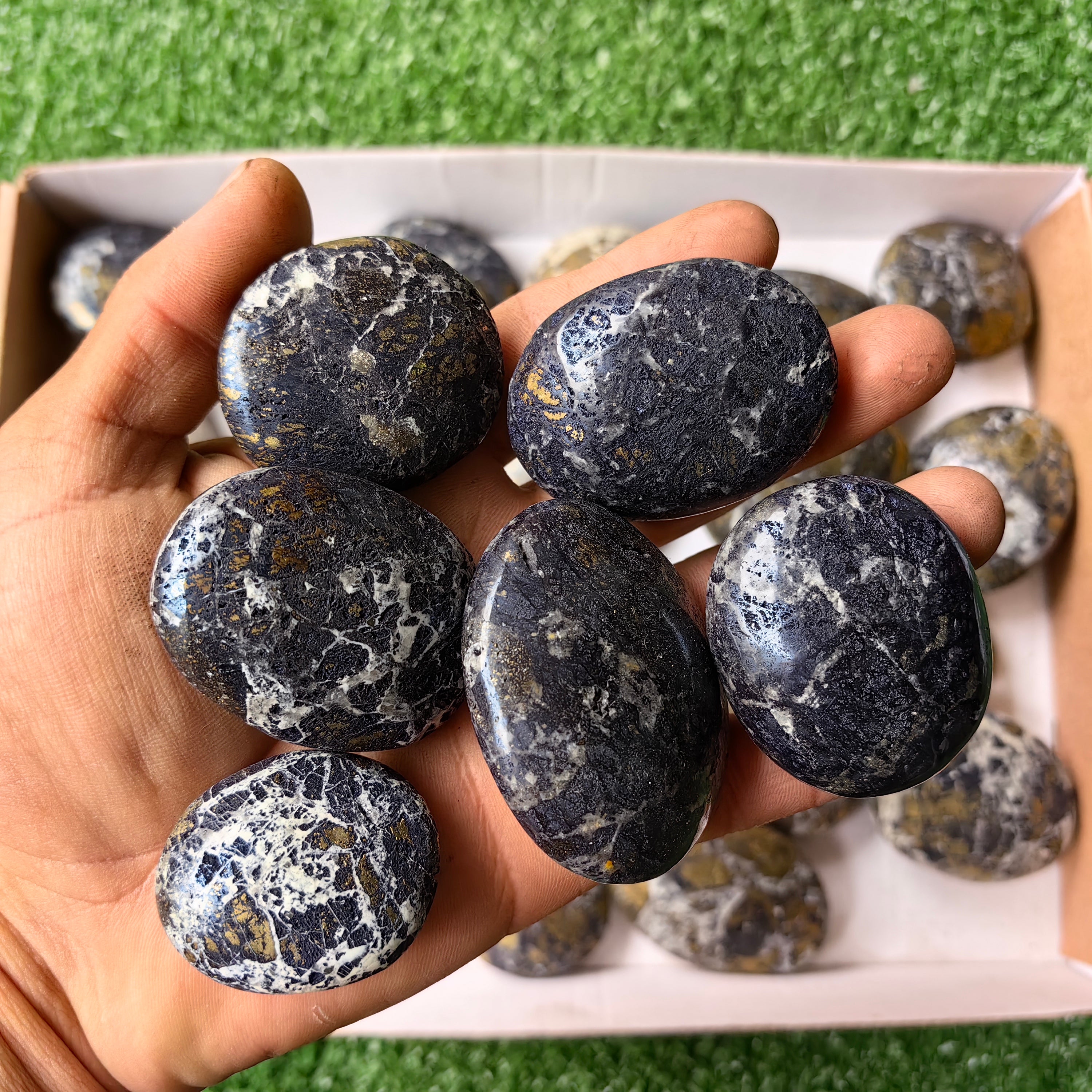 lot 27 pcs Covellite on Chalcopyrite palm