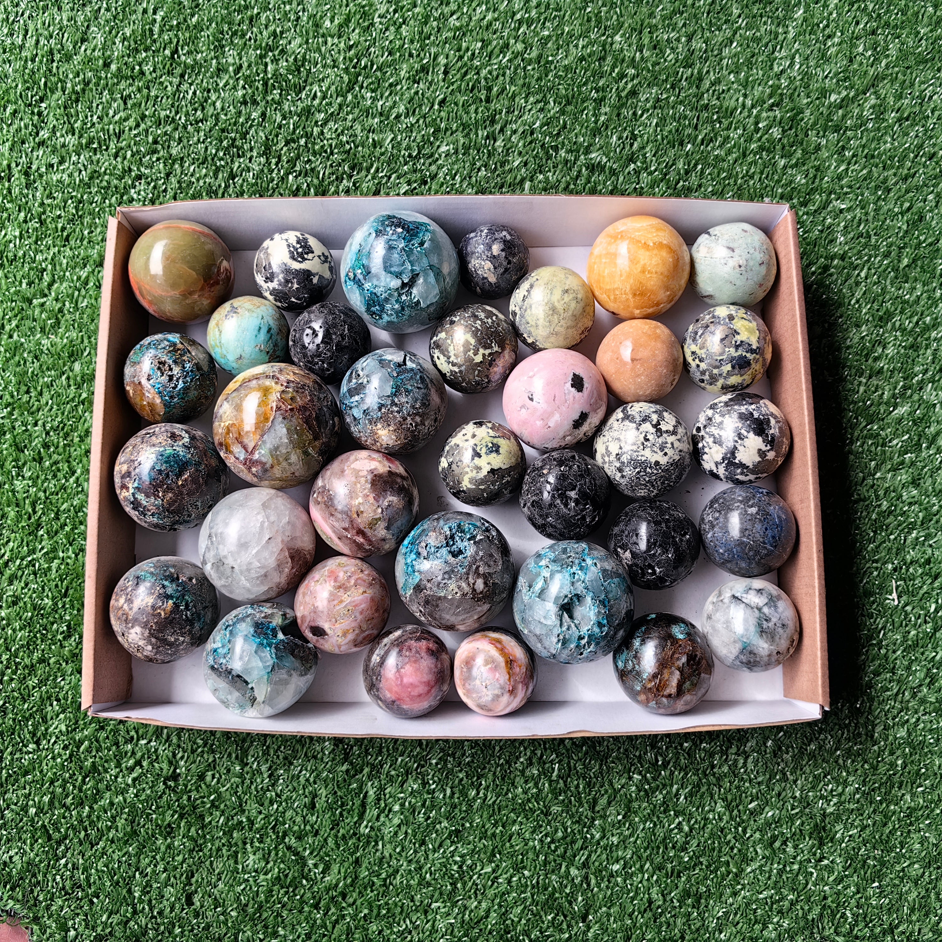Lot 34 pcs Sphere of mixed stones