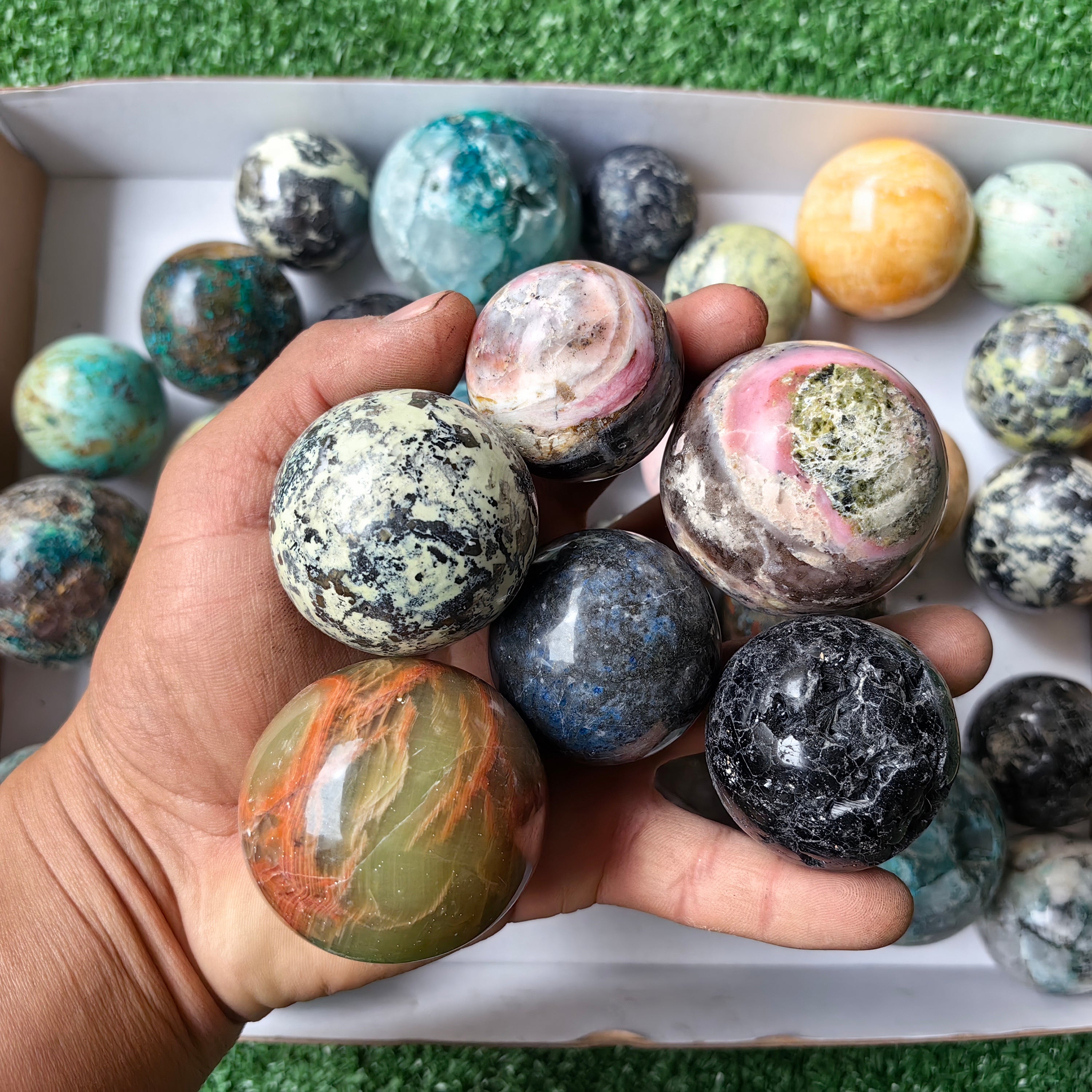 Lot 34 pcs Sphere of mixed stones