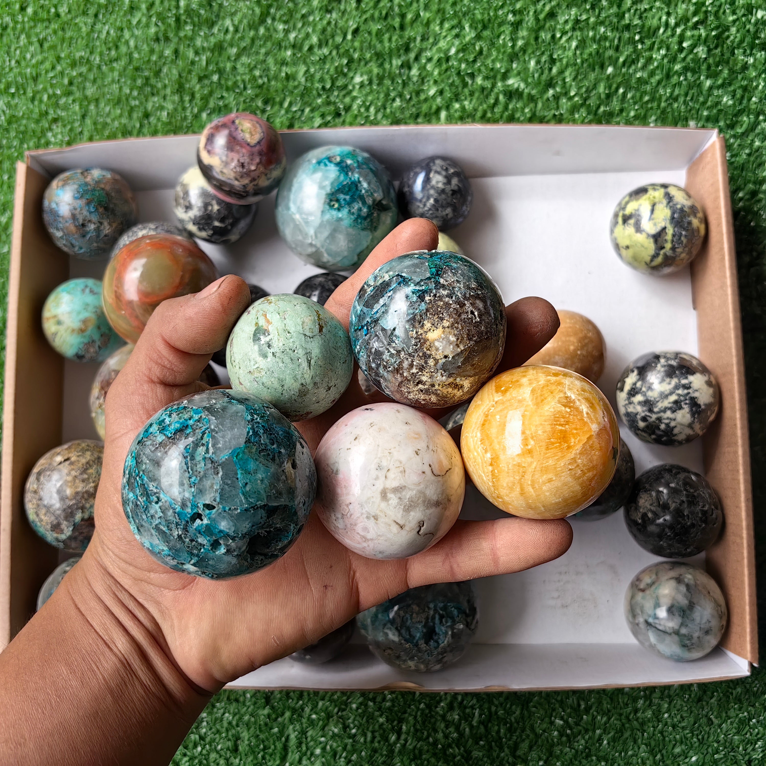 Lot 34 pcs Sphere of mixed stones
