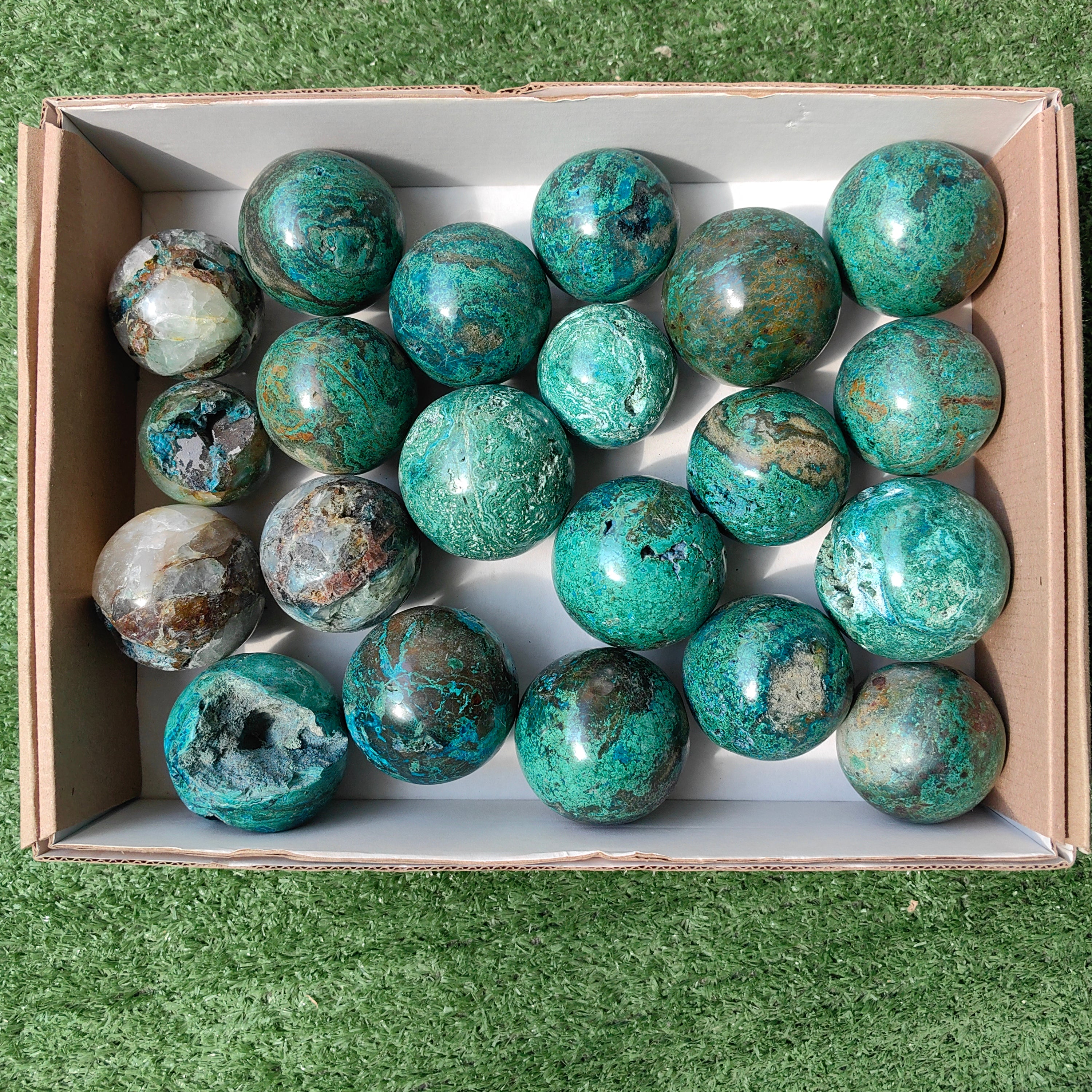 Lot 21 pcs Chrysocolla on Malachite and quartz