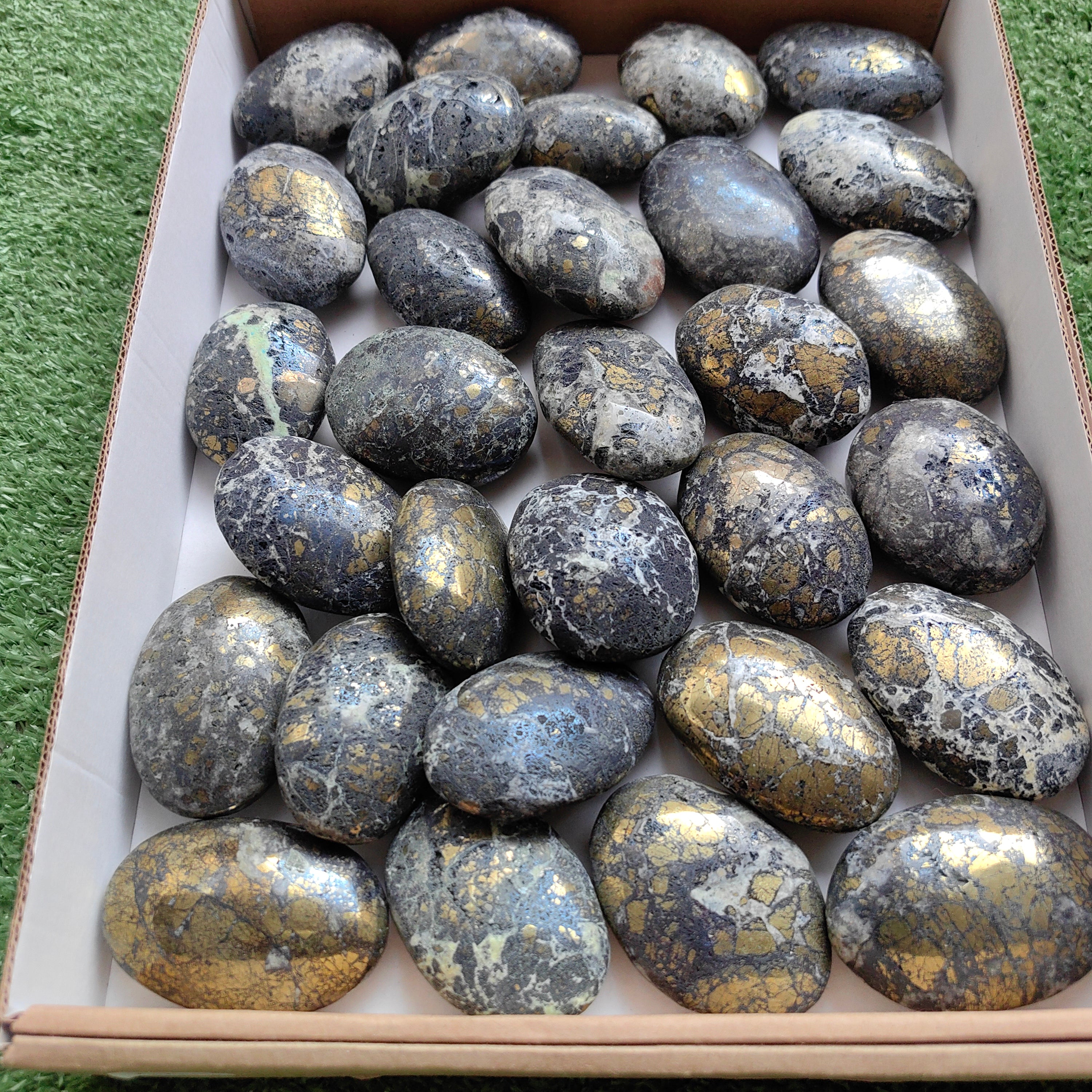 Lot 30 pcs Covellite with Chalcopyrite palm
