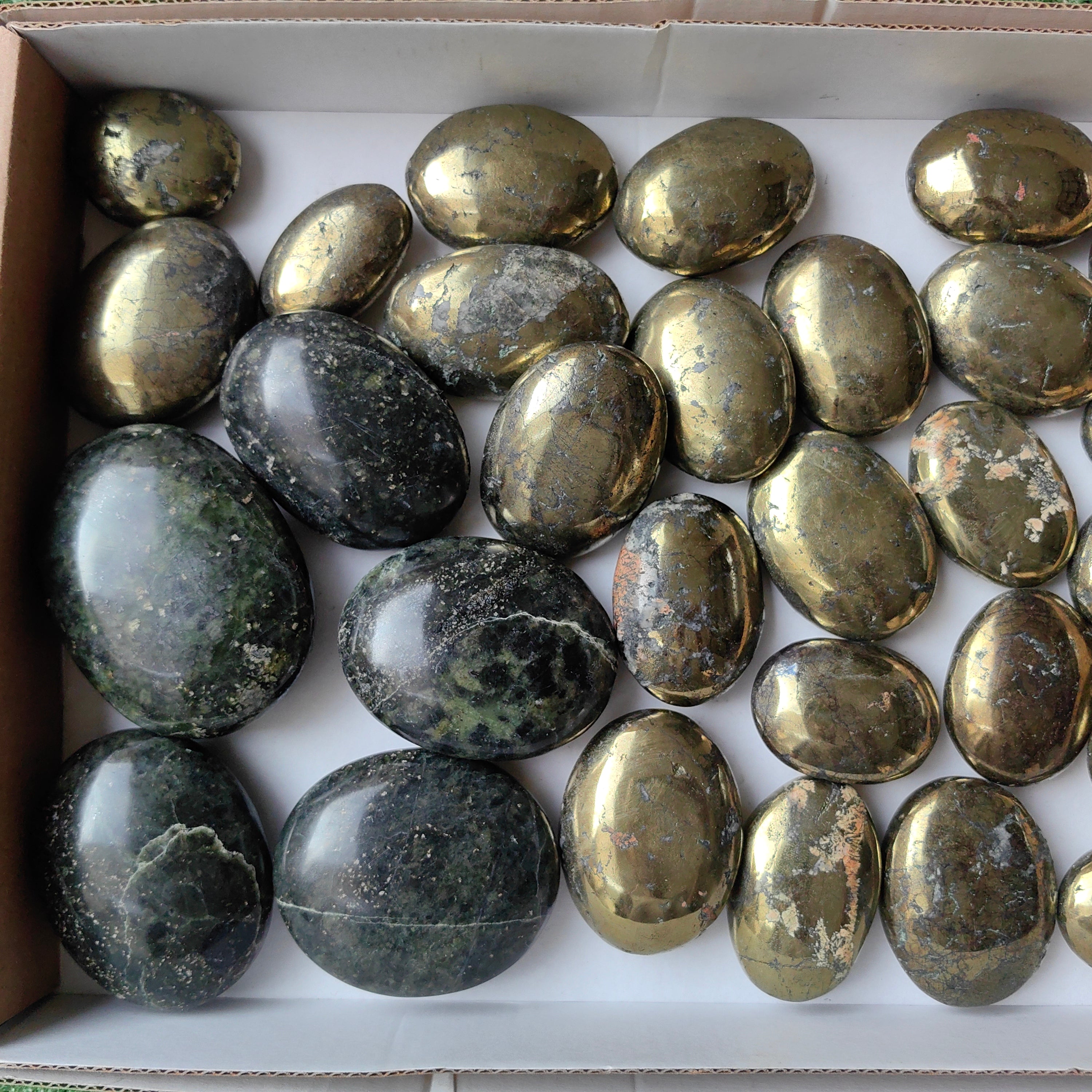 Lot 24 pcs Chalcopyrite palm /  5  pcs nefrite palm