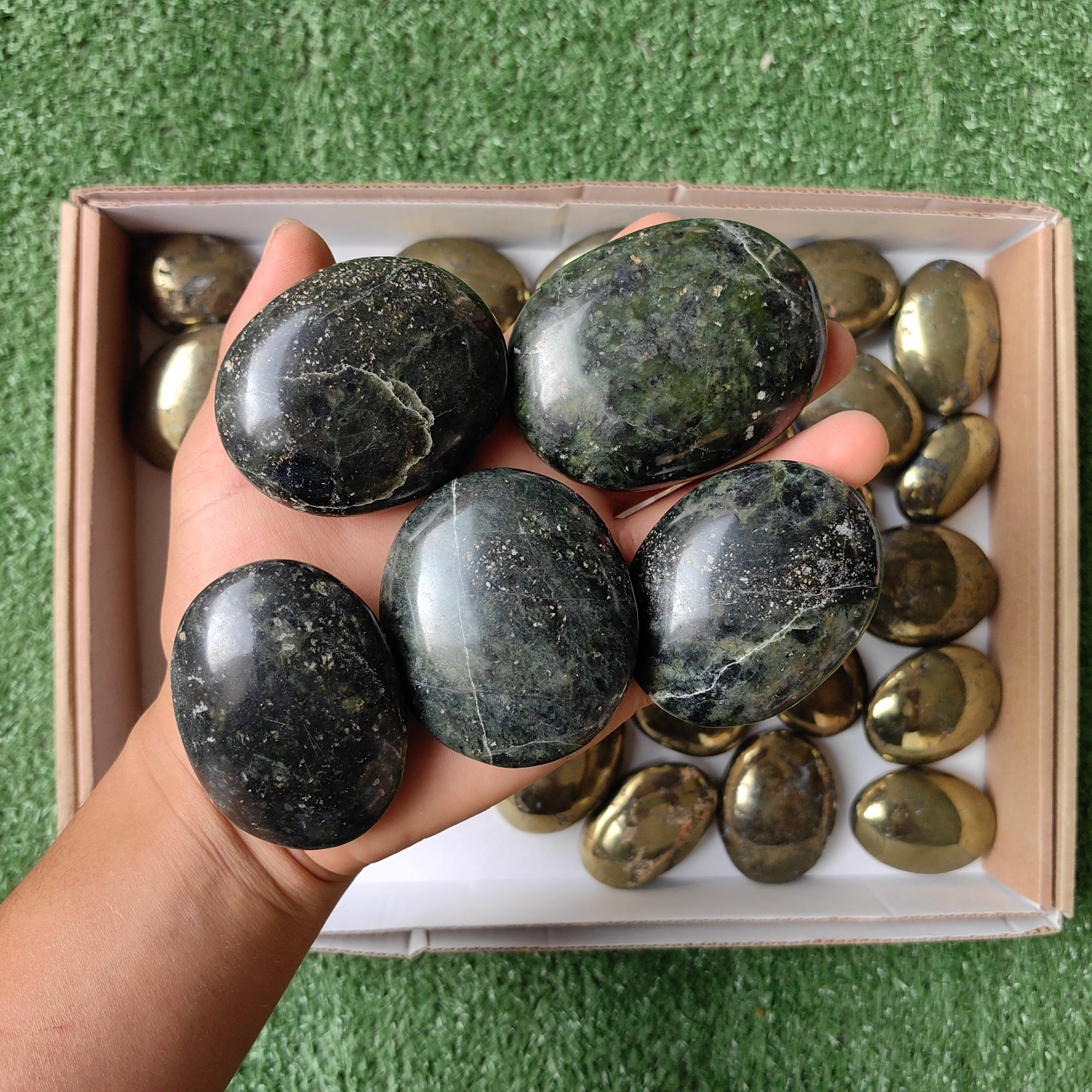 Lot 24 pcs Chalcopyrite palm /  5  pcs nefrite palm