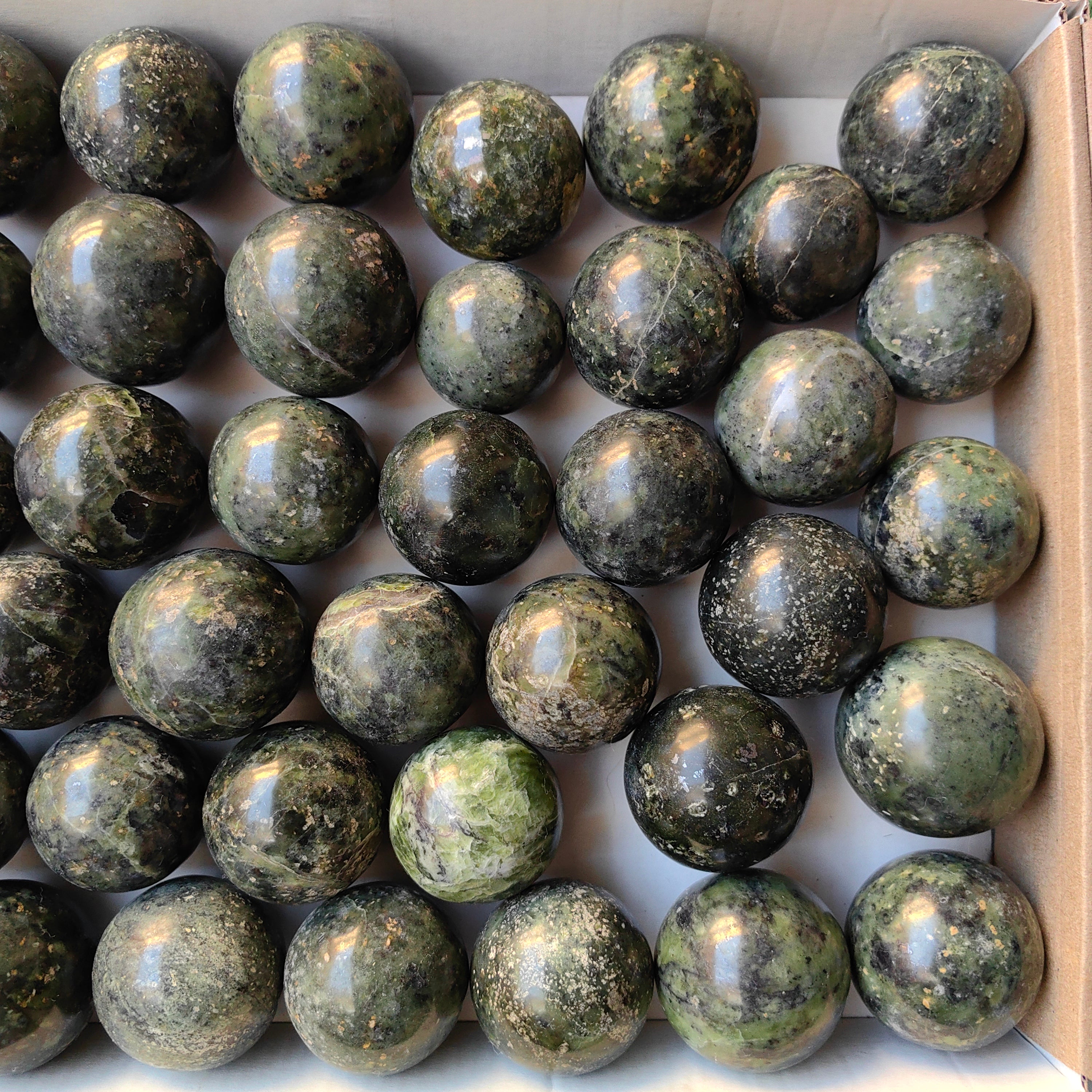Lot 43 pcs Nefrite Sphere