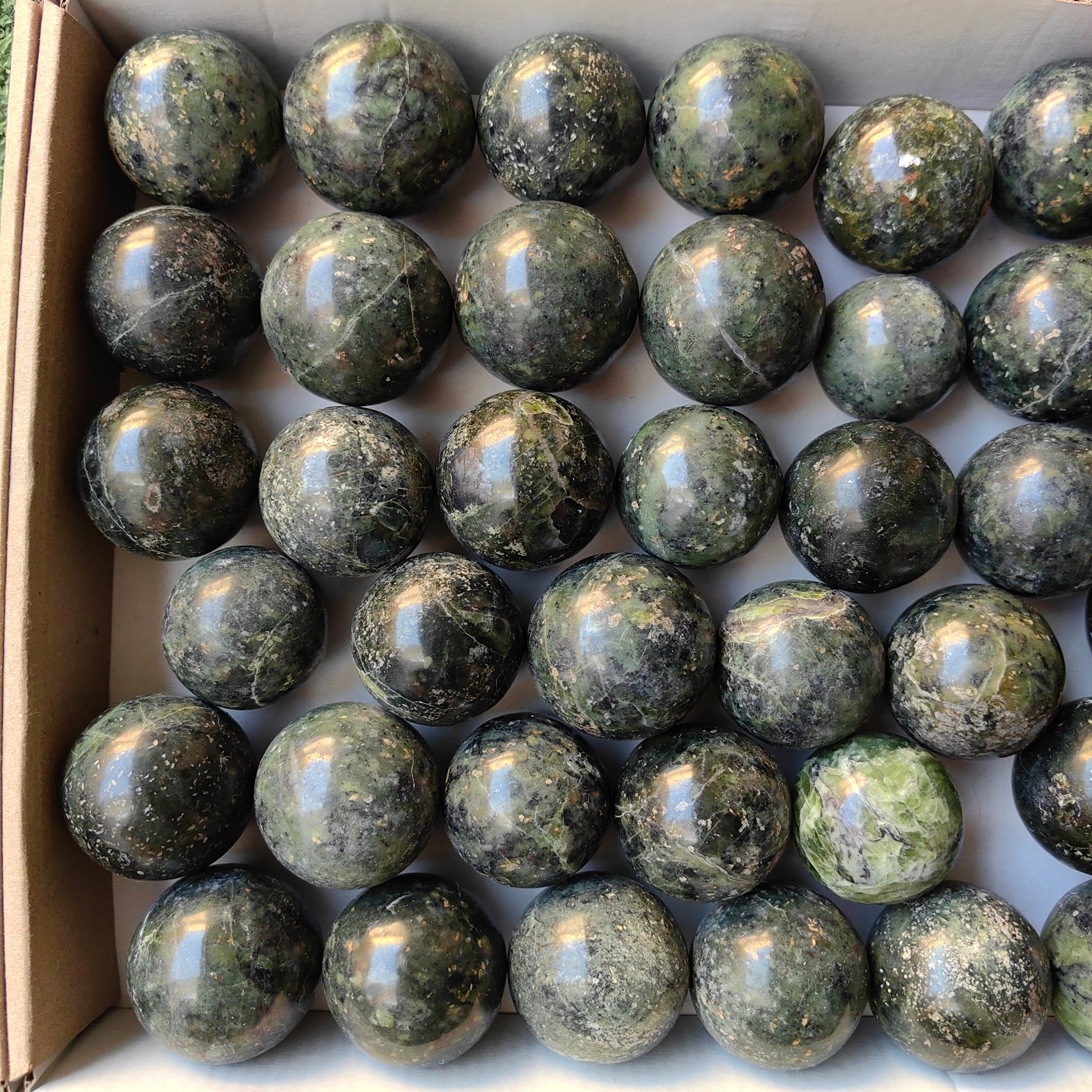 Lot 43 pcs Nefrite Sphere