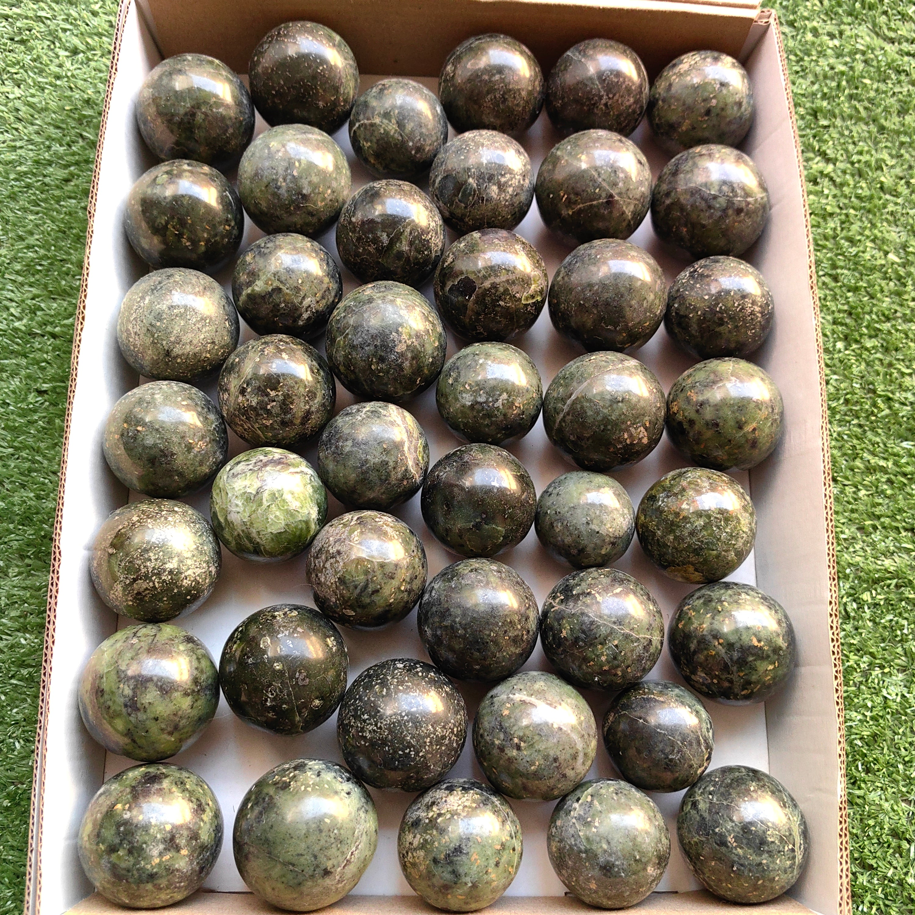 Lot 43 pcs Nefrite Sphere